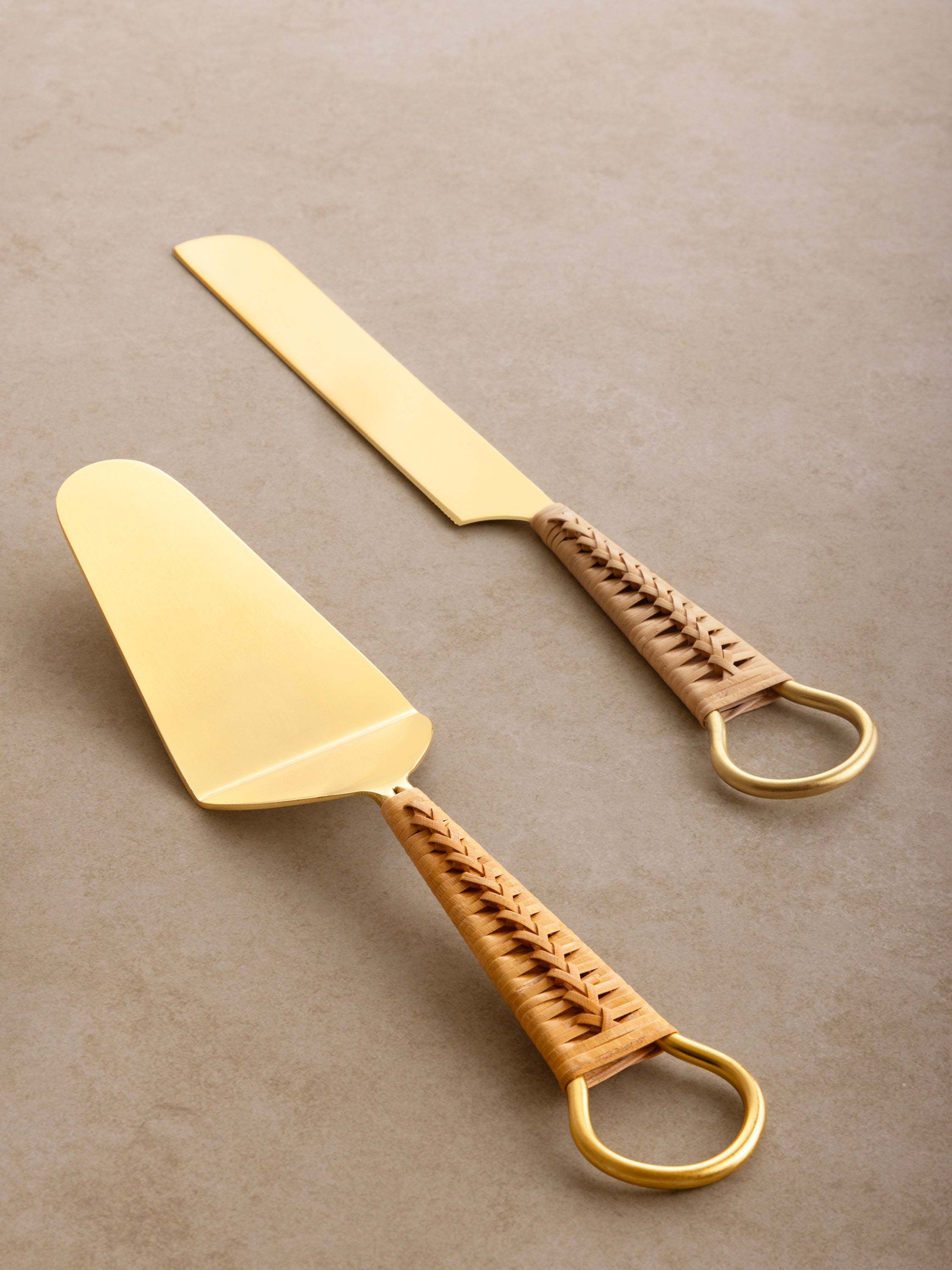 Stylish Gold Cake Server & Knife – Chic Rattan-Wrapped Handles for Elegant Table Setting