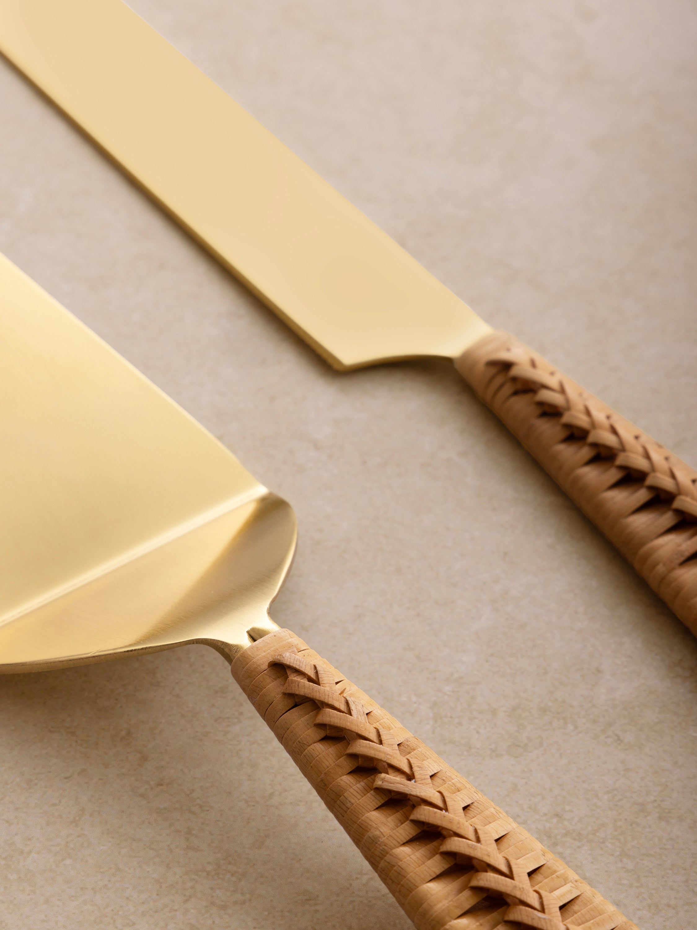 Handcrafted Gold Cake Serving Utensils – Durable Stainless Steel with Natural Rattan Accents