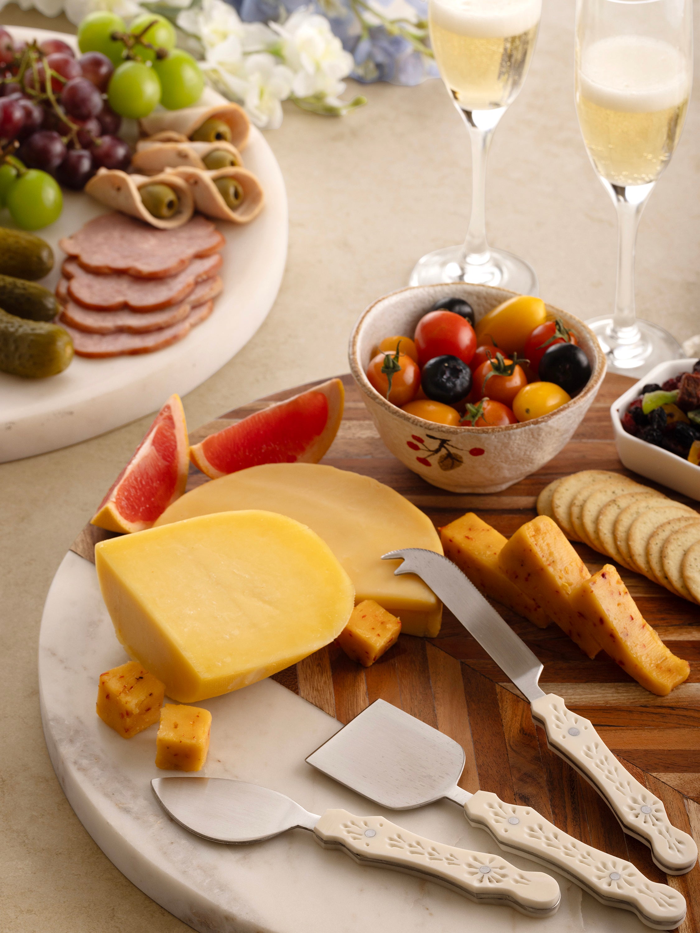 Vintage-Inspired Cheese Knives – Stylish Set for Serving Soft and Hard Cheeses