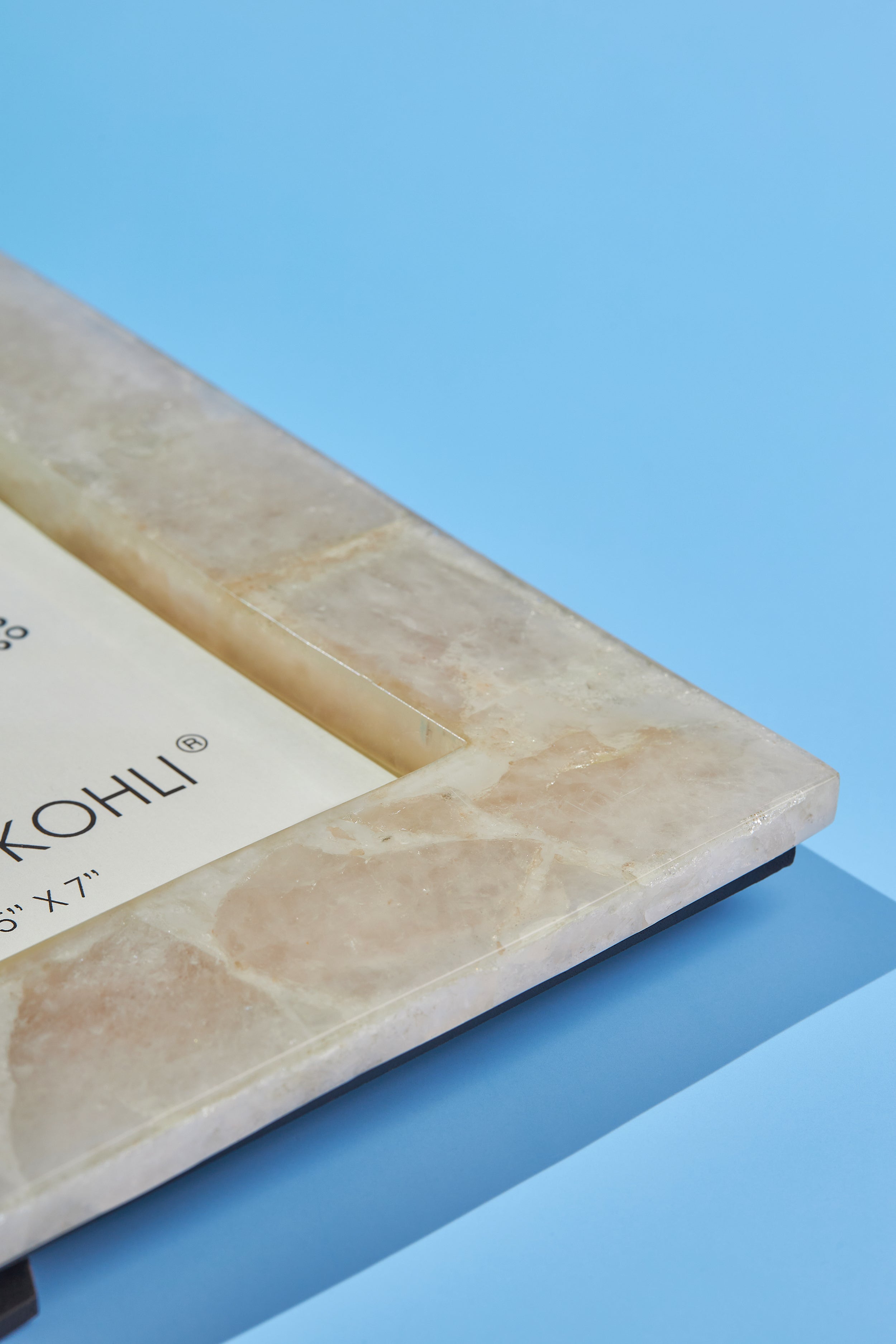 Genuine Honey Onyx Picture Frame – Unique and Stylish Display
A beautifully crafted honey onyx photo frame with rich amber and beige hues, ideal for enhancing home décor with its luxurious natural stone design