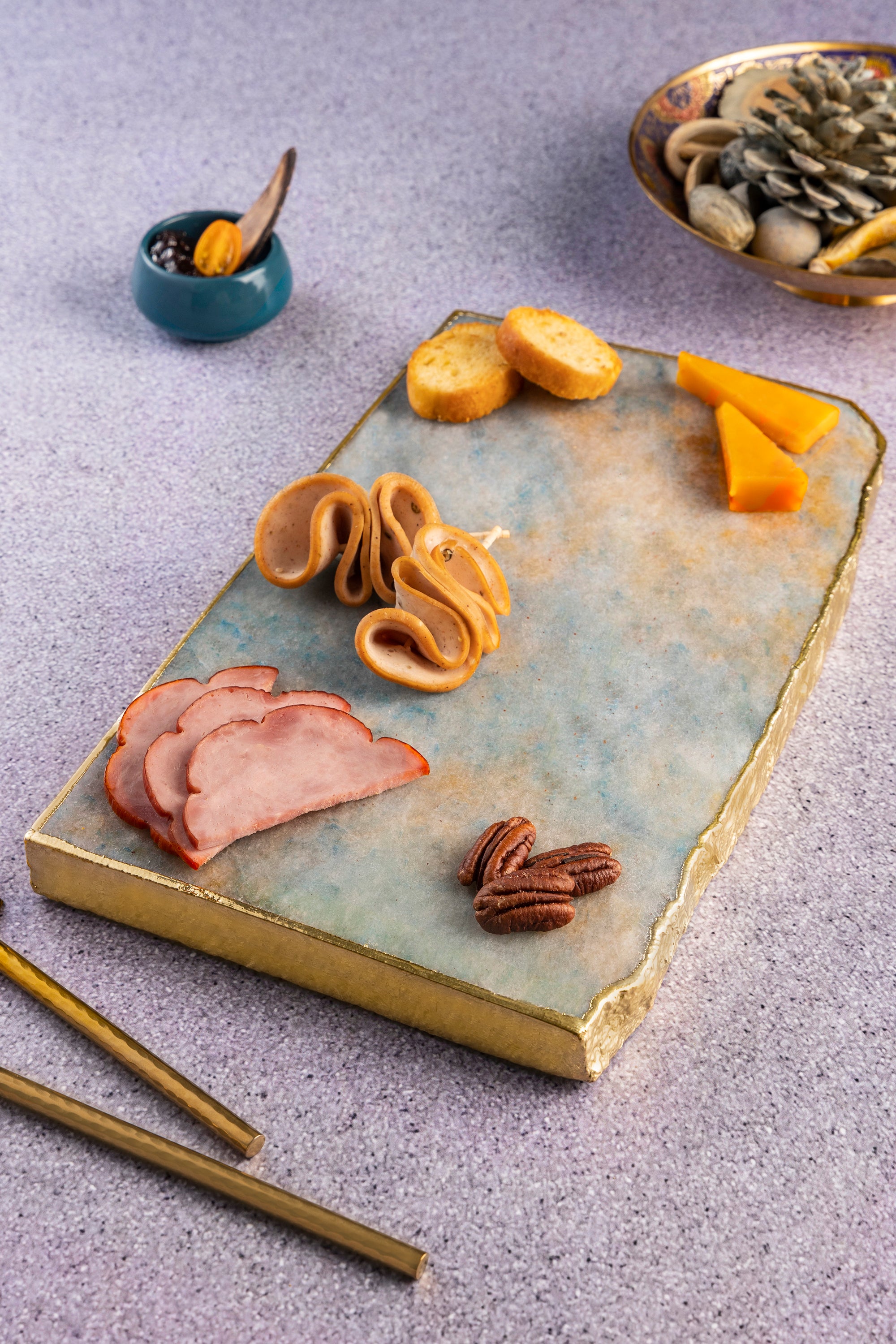 Natural Green Aventurine Crystal Serving Platter – Unique Kitchen Decor
A premium aventurine stone cheese board with an organic shape and luxurious gold trim, ideal for sophisticated entertaining