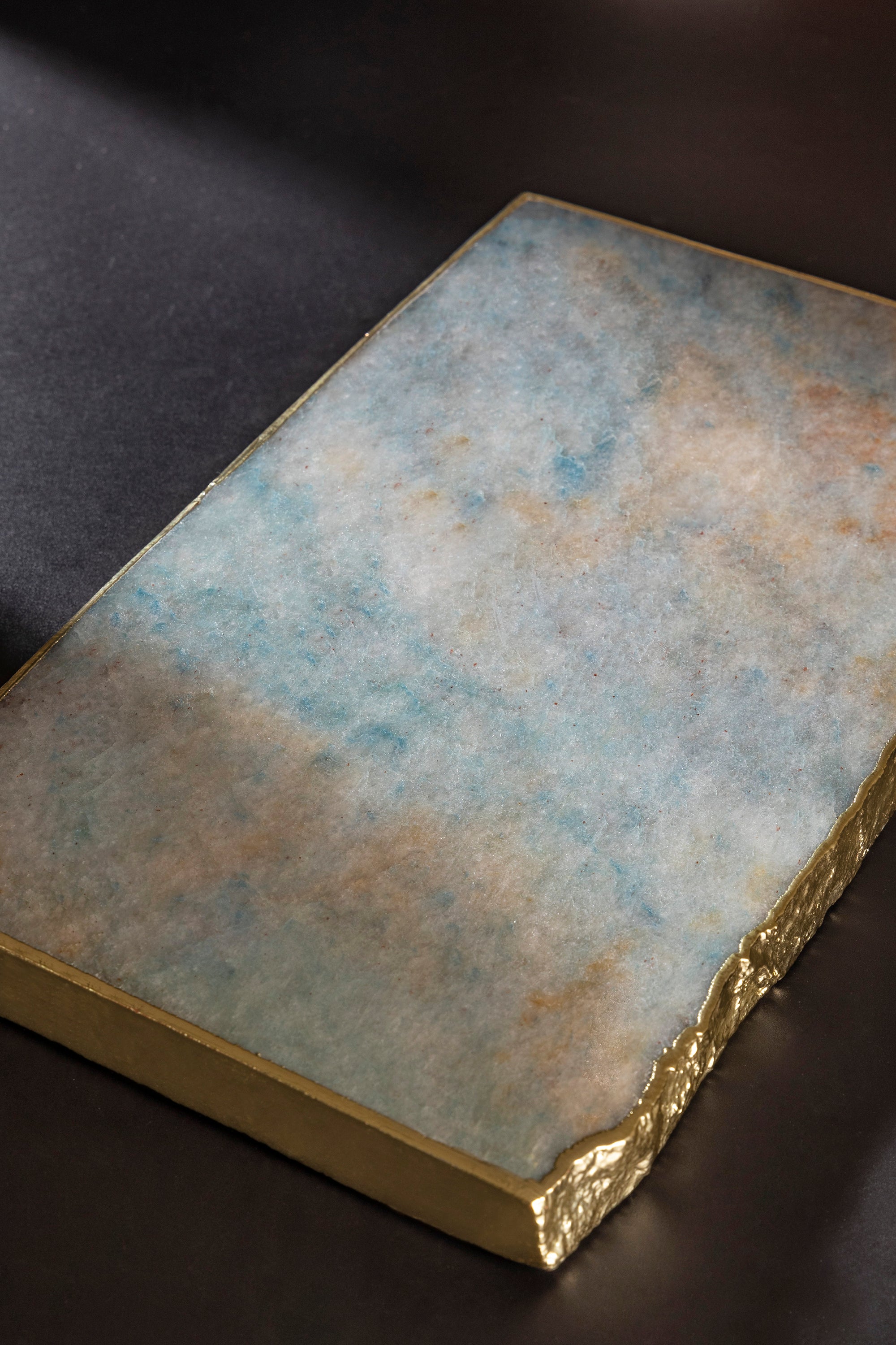 Handcrafted Agate Charcuterie Board – Luxury Hosting Gift
A unique green gemstone cheese board with gold-dipped edges, designed to elevate any dining or kitchen setting