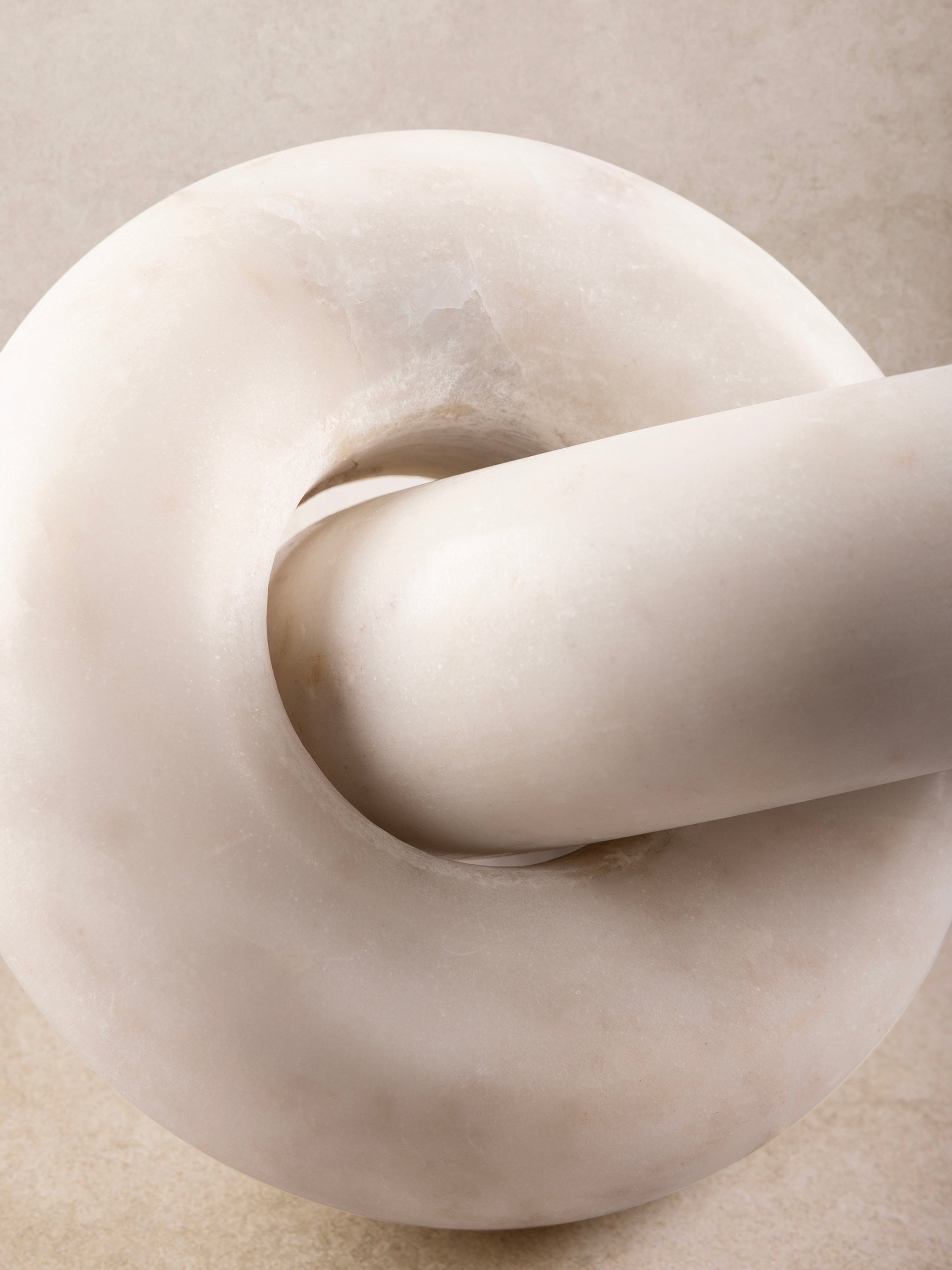 Minimalist White Marble Knot Statue – Perfect for Coffee Table Styling