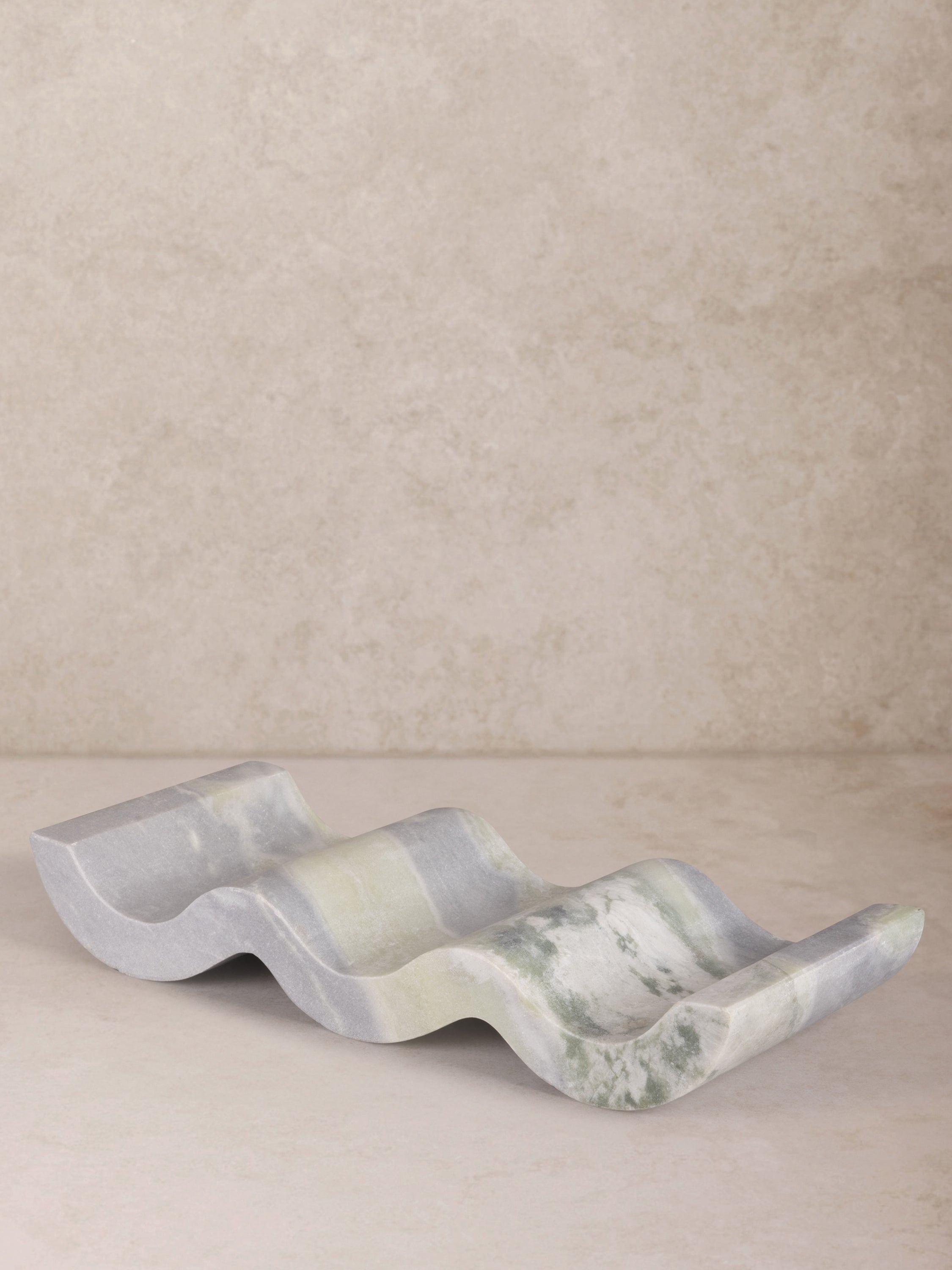 Elegant Georgia onyx wine bottle holder — vineyard green onyx variant