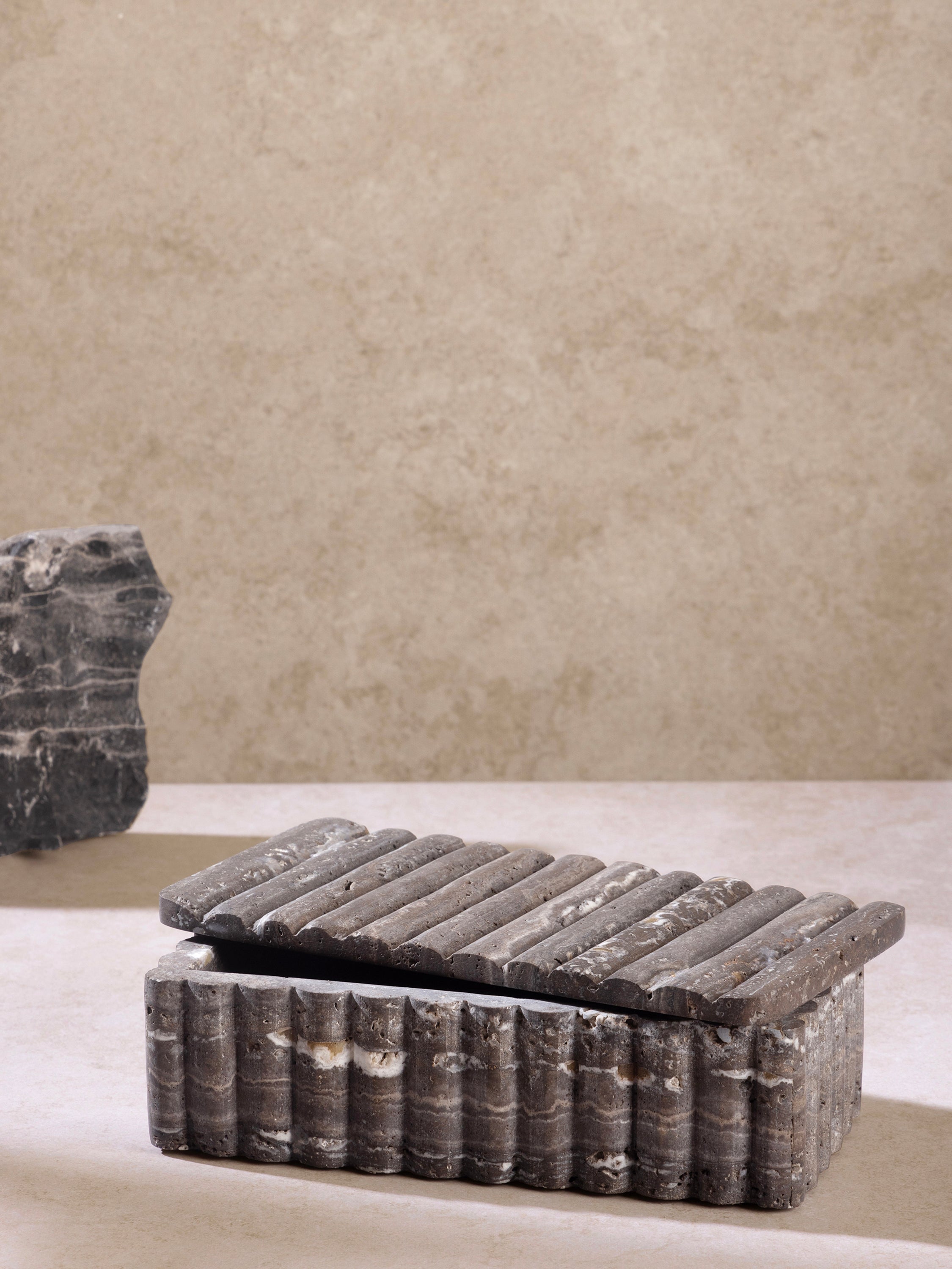 Fluted Design Travertine & Onyx Box – Perfect for Jewelry & Keepsakes
