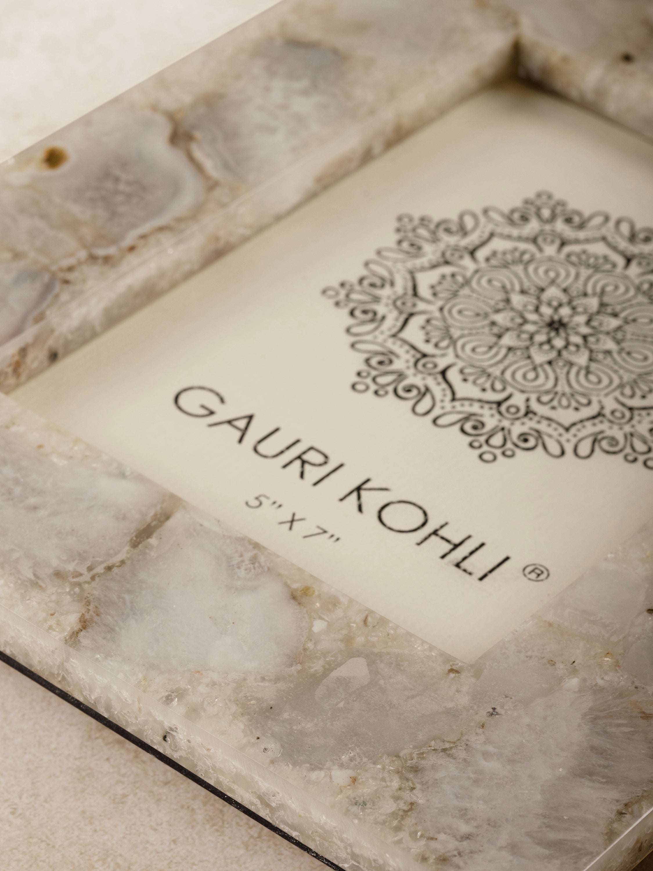 Genuine Agate Crystal Picture Frame – Unique and Stylish Display
A stunning photo frame made from polished agate crystal, blending earthy tones and intricate patterns to elevate any interior décor