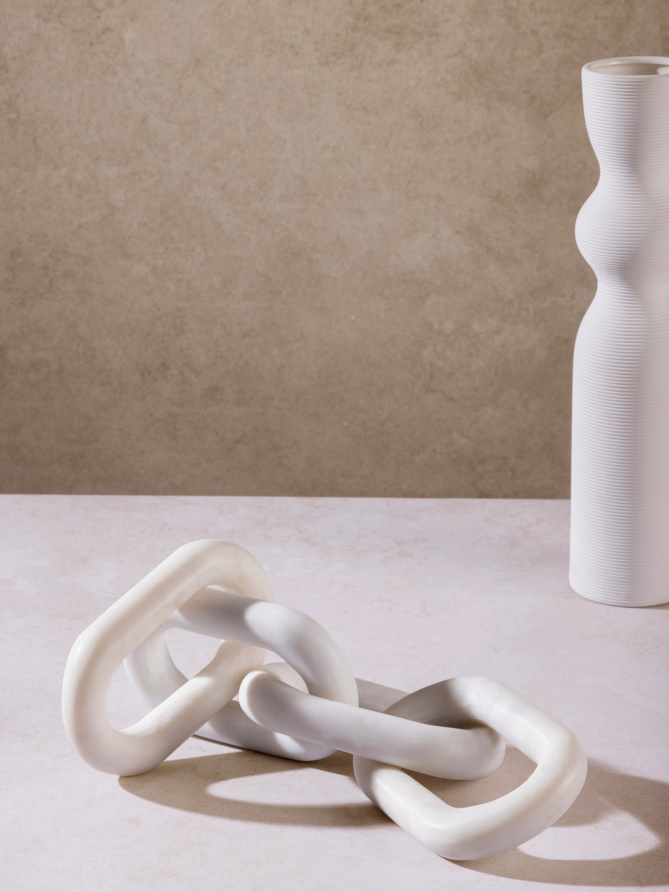 Stylish decorative chain links for tabletop accents