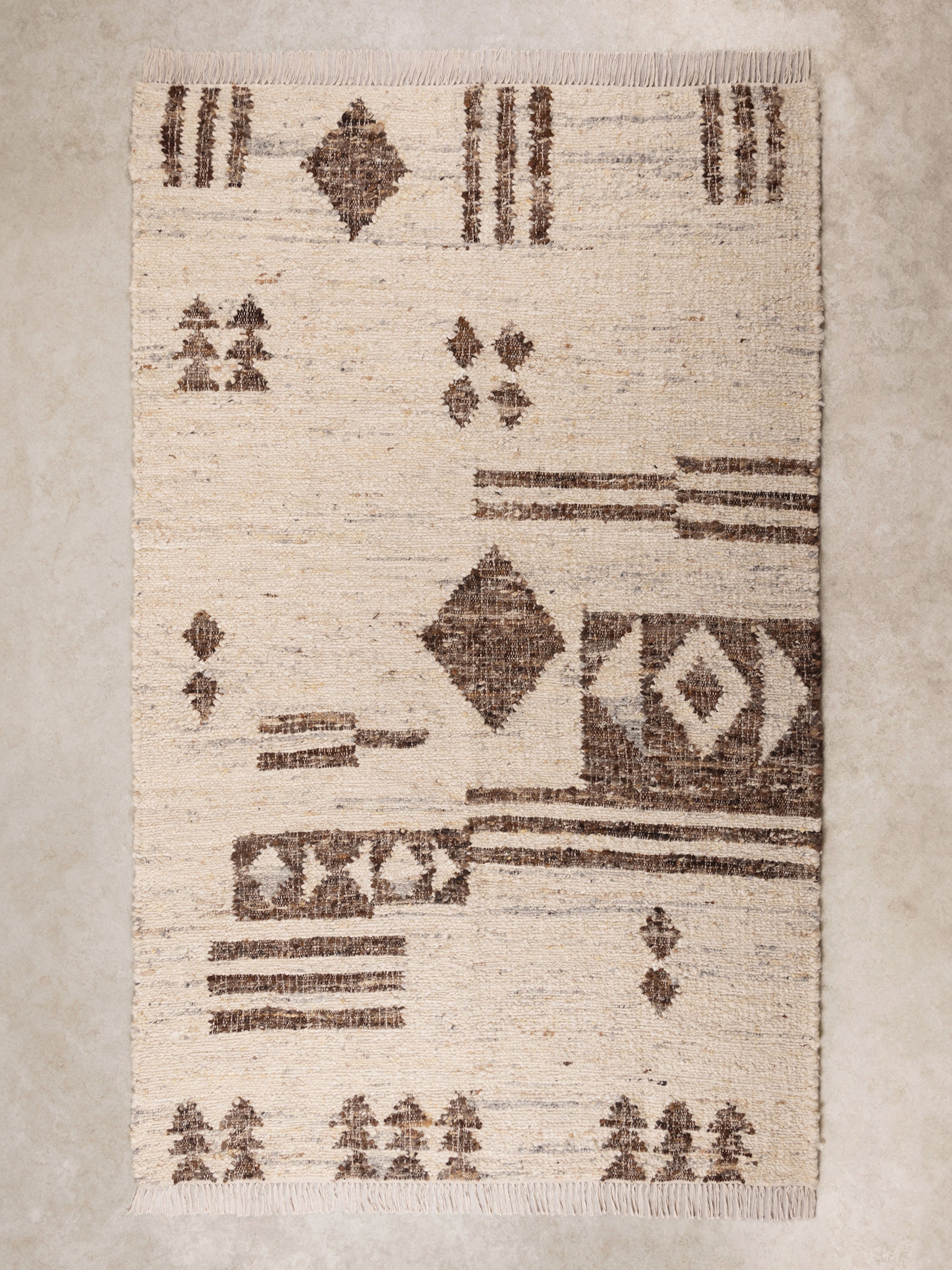 Cotton-and-wool area rug 5′×8′ in warm neutrals and geometric pattern — refined home accent