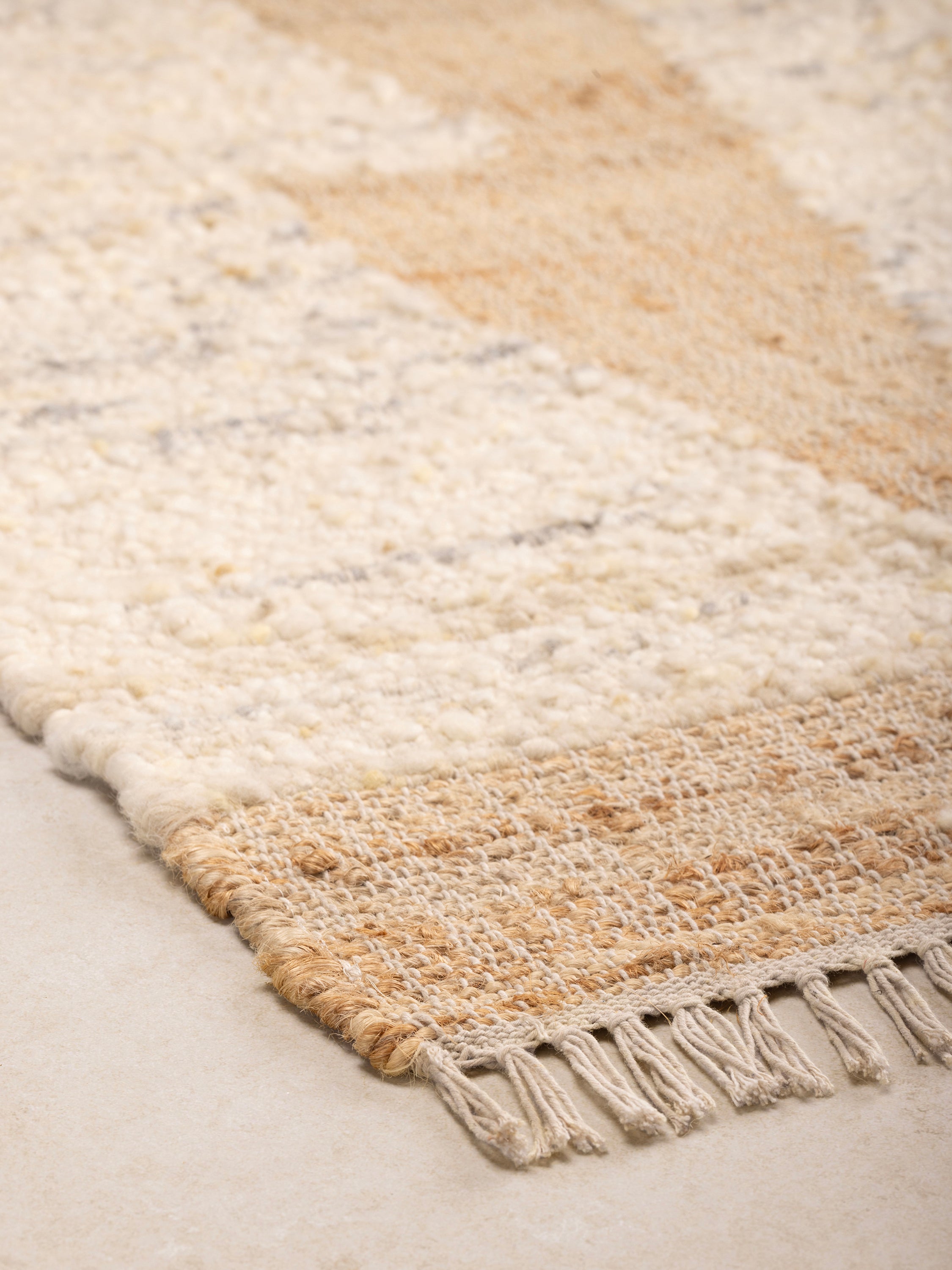 Abstract pattern flat-weave area rug 5×8 in neutral tones — timeless textured décor