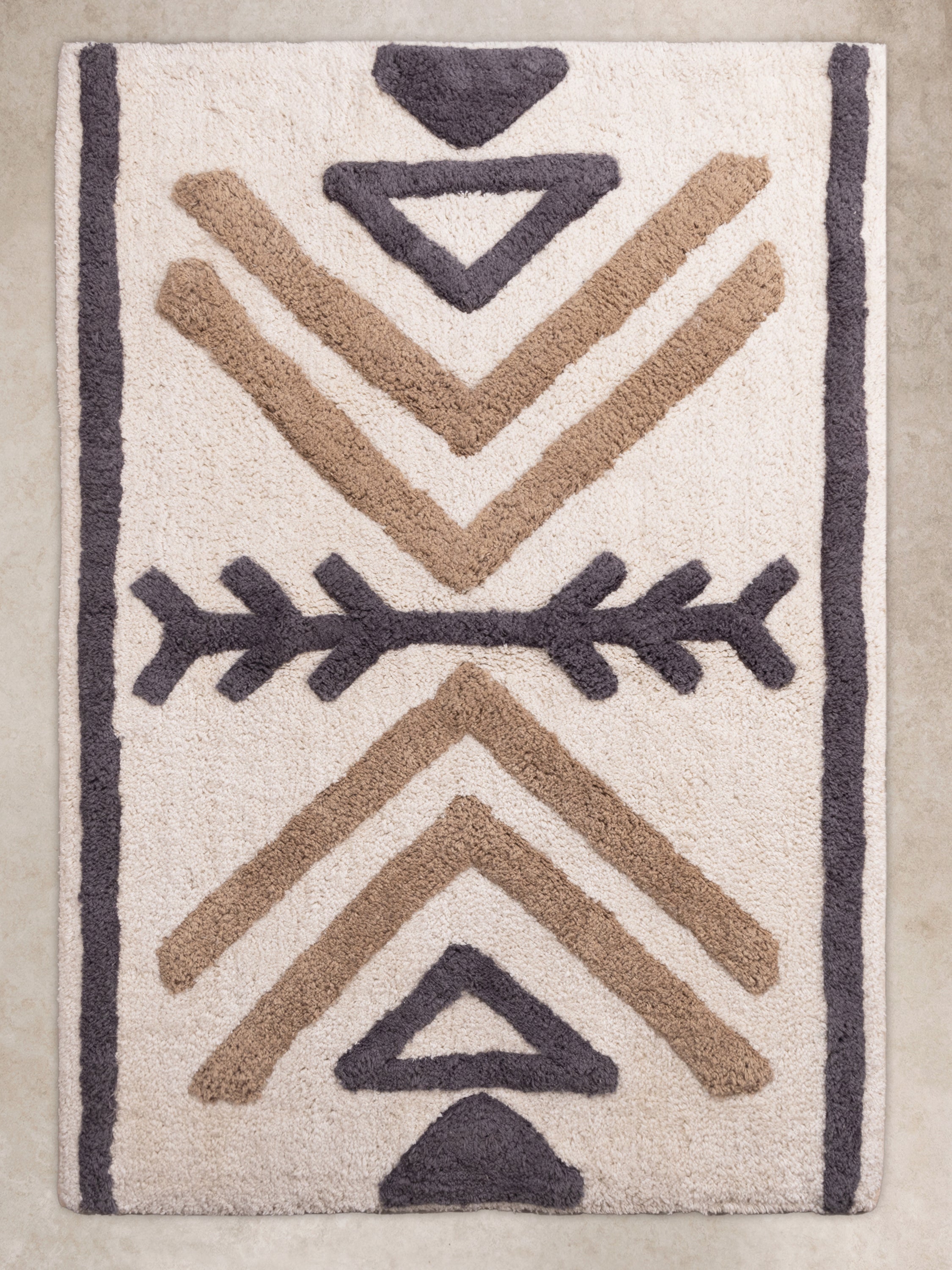 Modern Geometric Bath Mat – Soft and Absorbent with a Stylish Tribal Design