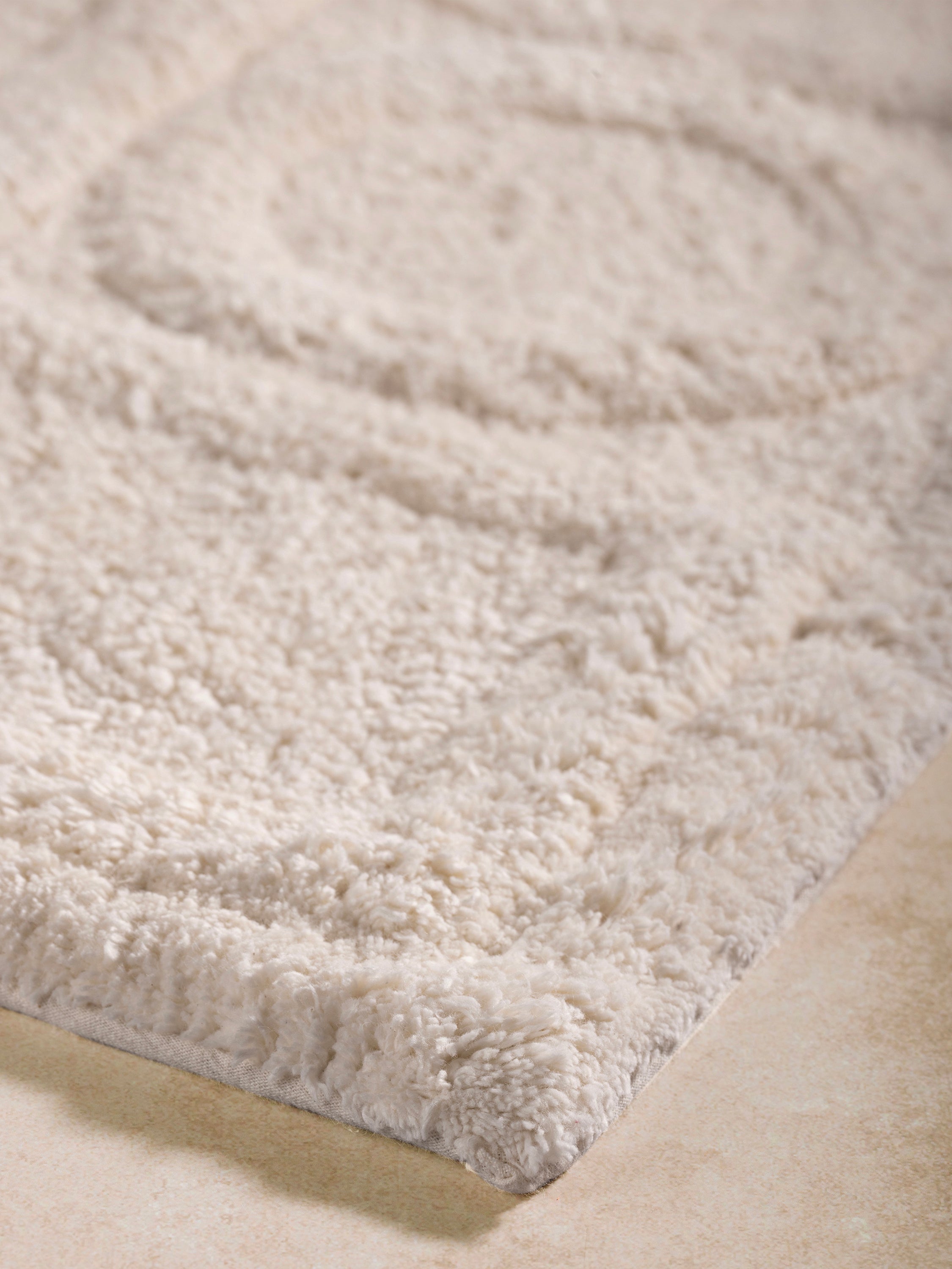 High-Quality Ivory Bathroom Mat – Classic and Cozy Home Essential