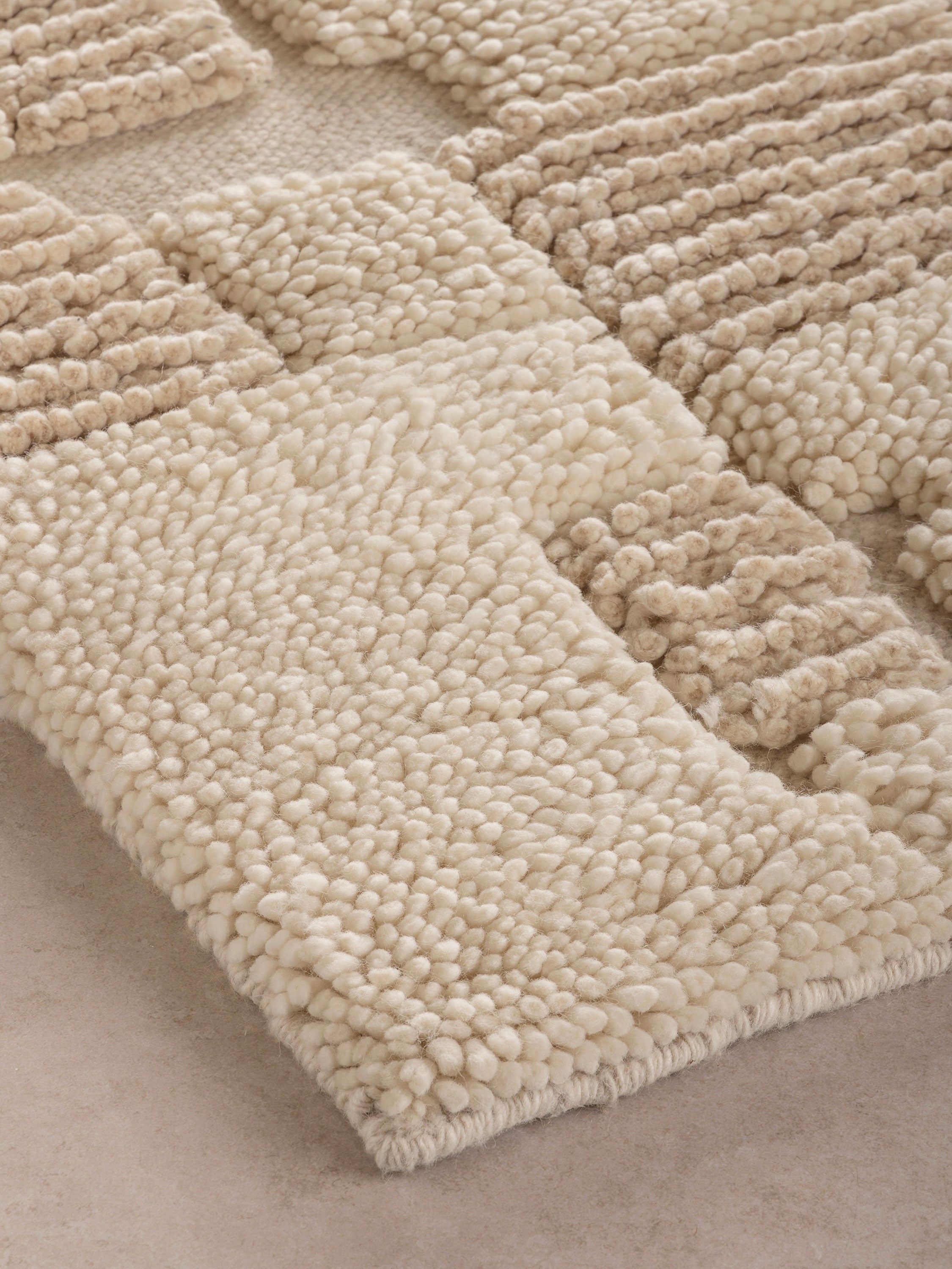 Edge detail of Winnipeg Rug highlighting natural wool fibers and color shifts