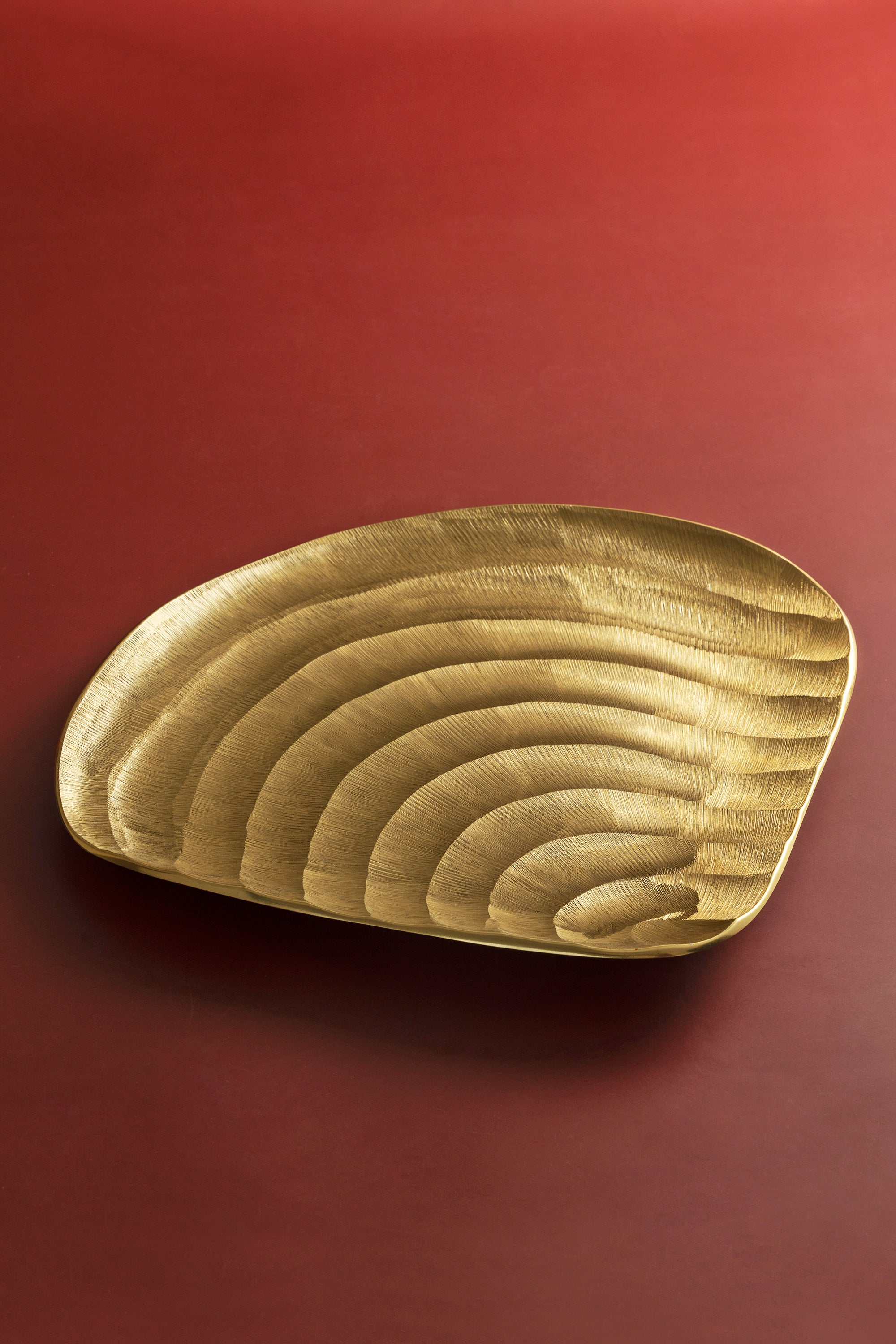 Luxury Gold Serving Platter – Stylish Decorative Tray for Jewelry and Accessories