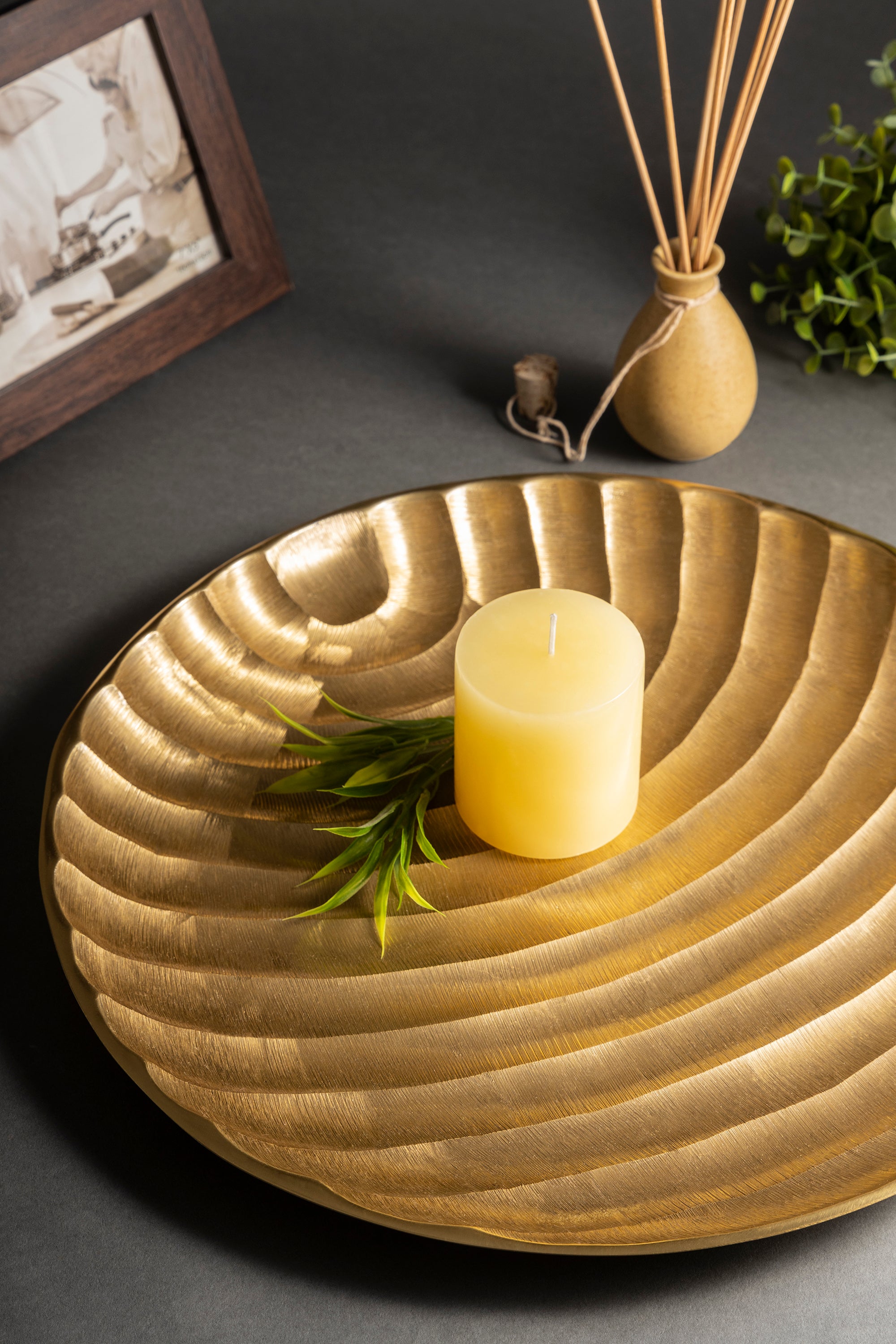Handcrafted Gold Finish Tray – Modern Decorative Piece for Home Styling