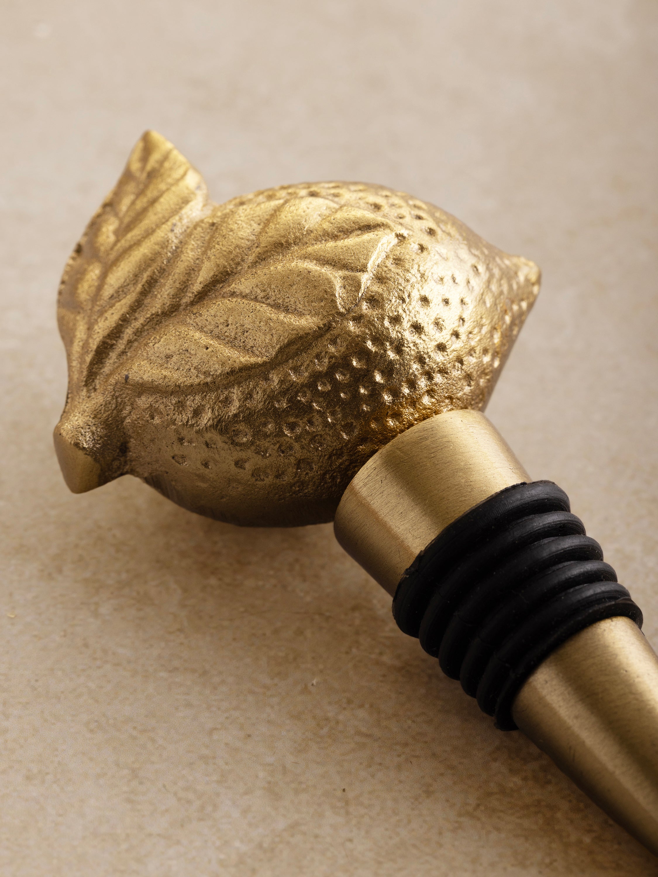 Premium aluminum wine stopper featuring a detailed lemon motif