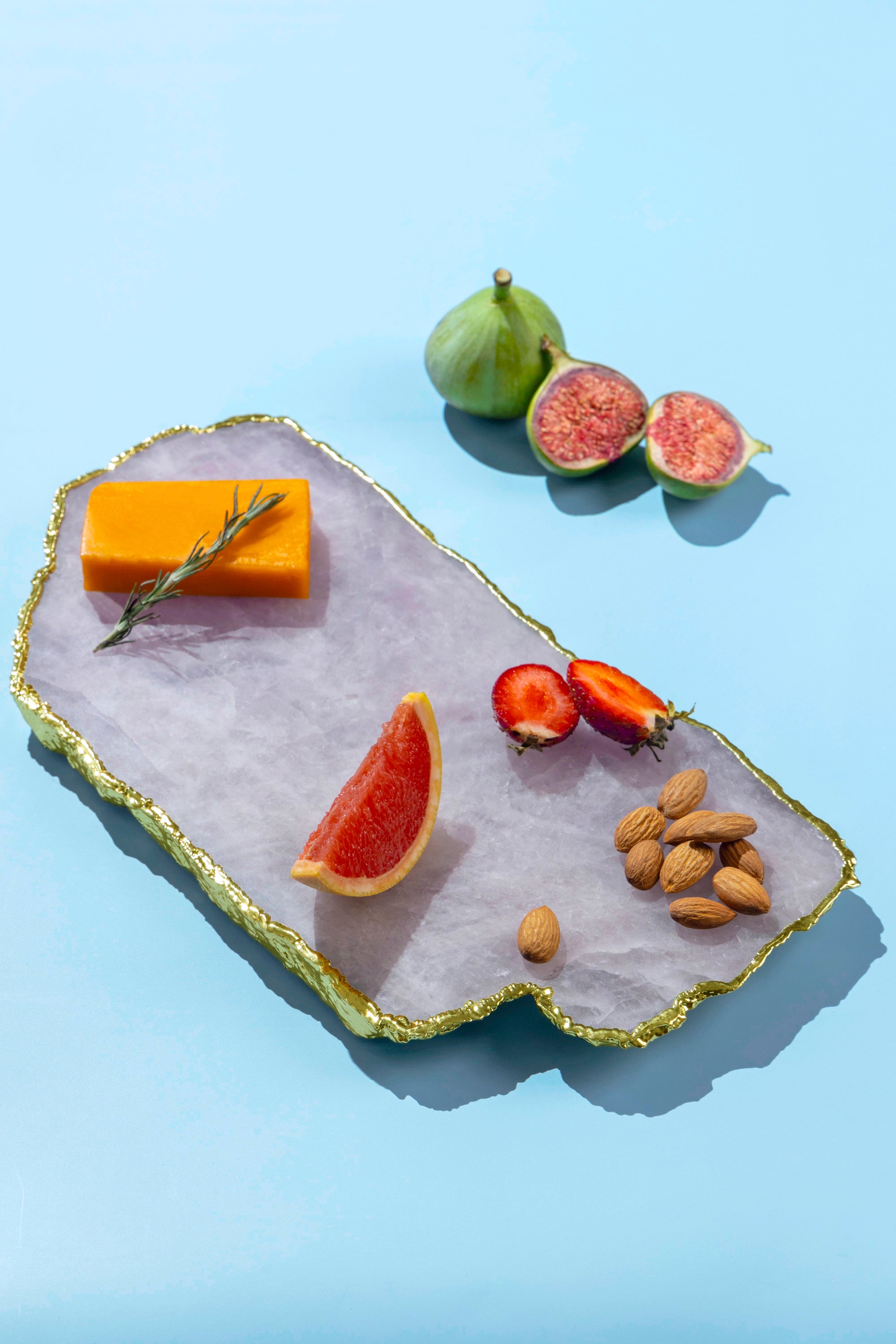 Natural Rose Quartz Crystal Serving Platter – Unique Kitchen Decor
A premium rose quartz stone cheese board with an organic shape and luxurious gold trim, ideal for elegant entertaining
