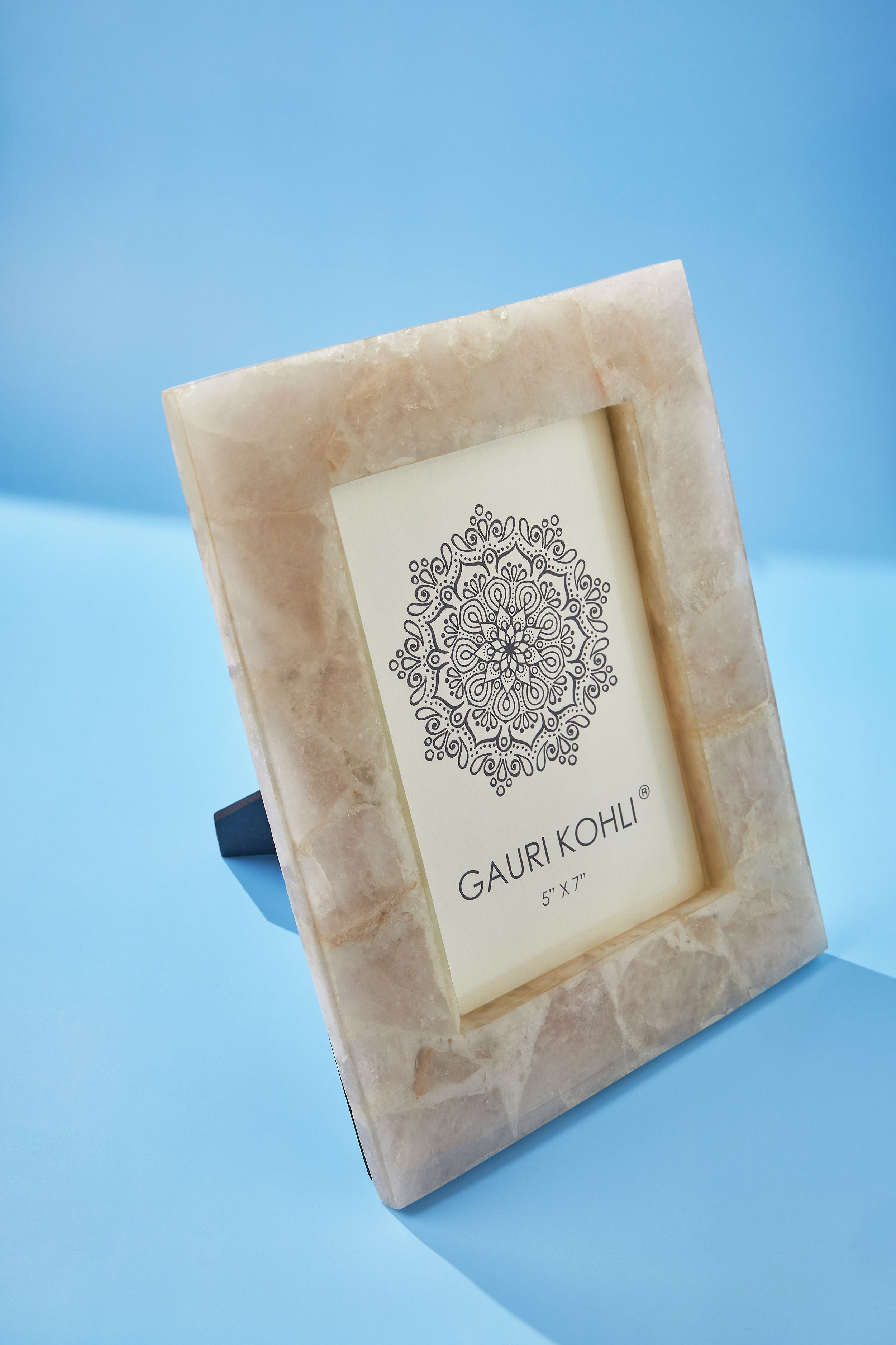 Handmade Honey Onyx Gemstone Photo Frame – Elegant Home Décor
A stunning 5x7-inch picture frame featuring natural honey onyx crystal with a smooth, polished finish, perfect for adding sophistication to any space