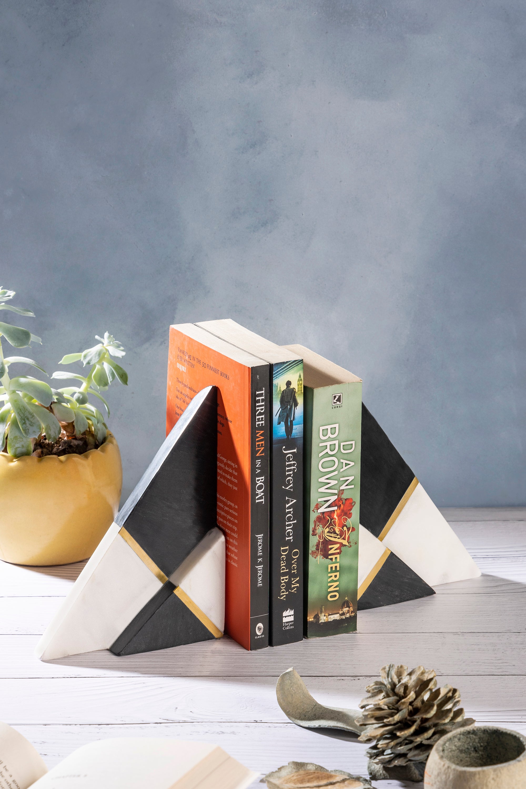 Premium Black & White Marble Bookends with Gold Inlay
A luxurious set of marble bookends featuring a striking black and white design, enhanced with elegant gold inlays for a sophisticated touch