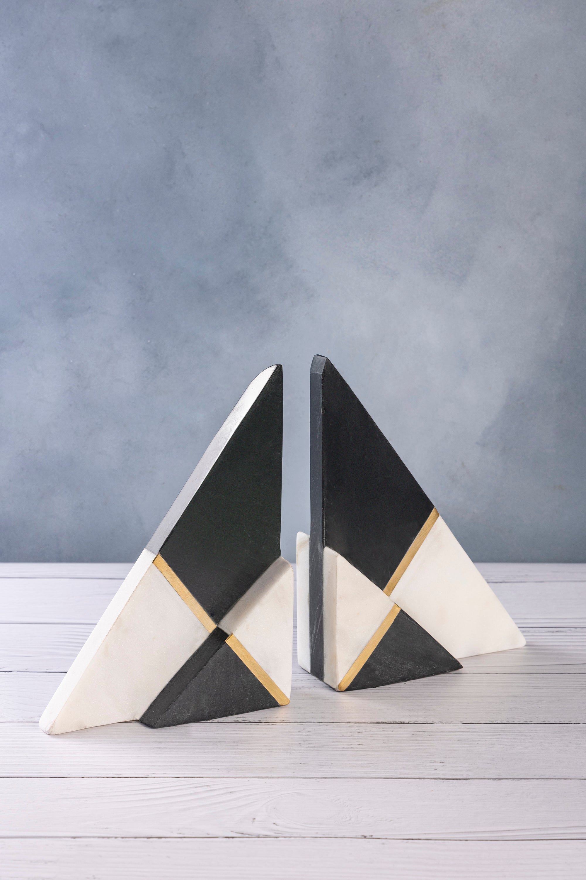 Geometric Marble Bookends with Gold Detailing – Black and White Design
Stylish and modern bookends crafted from black and white marble with gold accents, offering a bold geometric design that complements any bookshelf or workspace