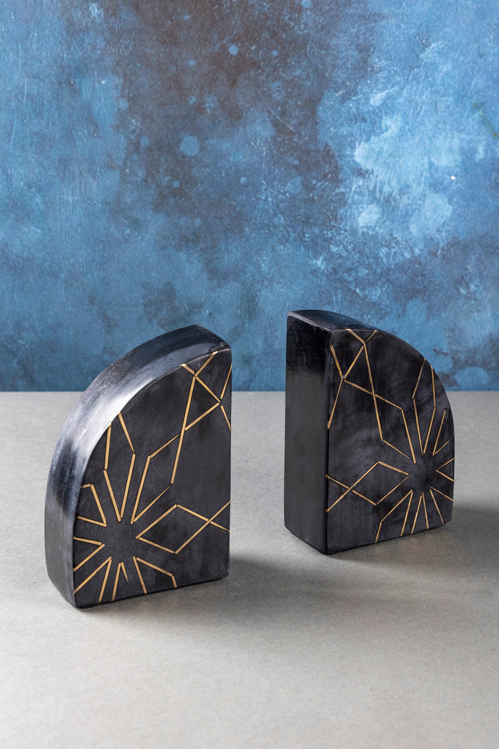 Luxury Black Marble Bookends with Gold Inlay – Set of 2
A handcrafted set of elegant black marble bookends featuring intricate gold inlay designs, perfect for organizing books while adding a touch of sophistication