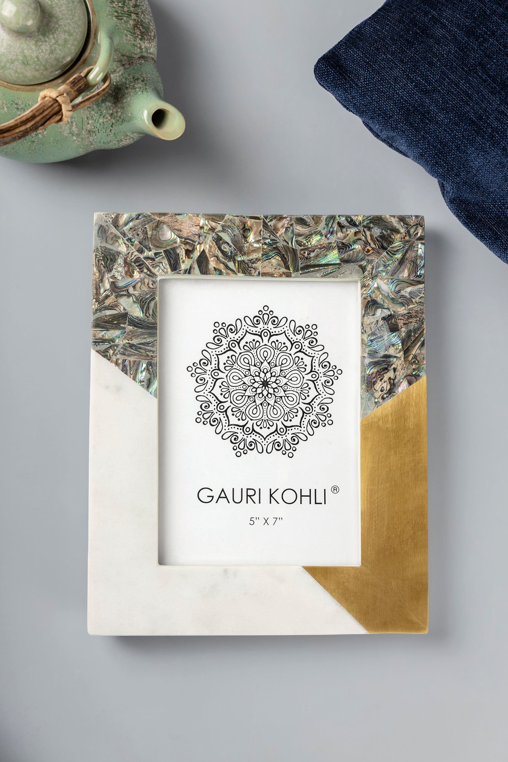 Luxury Abalone Shell and Gold Picture Frame – 5x7 Inch Photo Display
A handcrafted picture frame featuring shimmering abalone shell inlay, white marble, and gold accents, perfect for elegantly displaying cherished memories