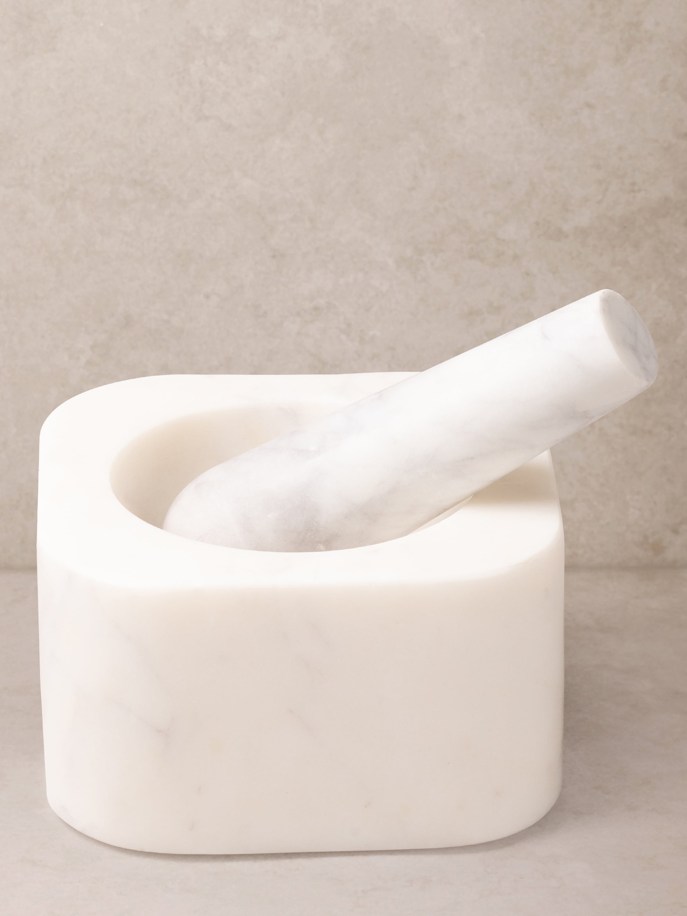 Minimalist White Marble Mortar and Pestle Set – A modern, square-shaped design perfect for grinding herbs, spices, and seasonings with ease