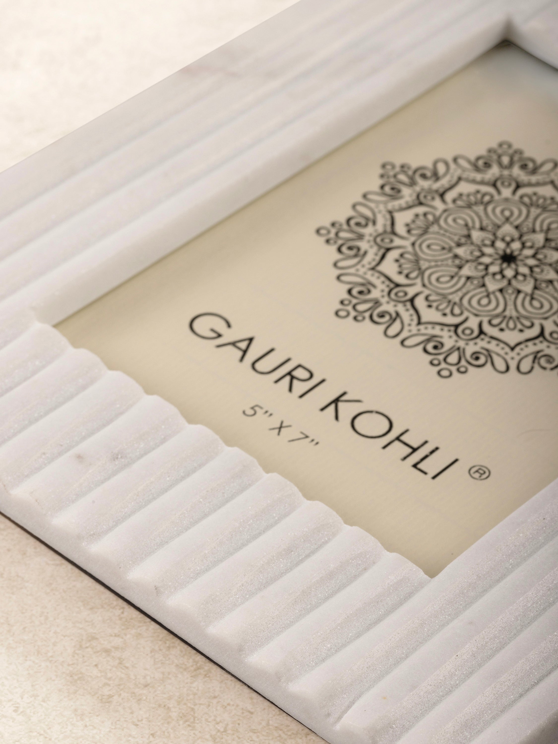 Sophisticated white marble picture frame, adding a touch of luxury to any photo display