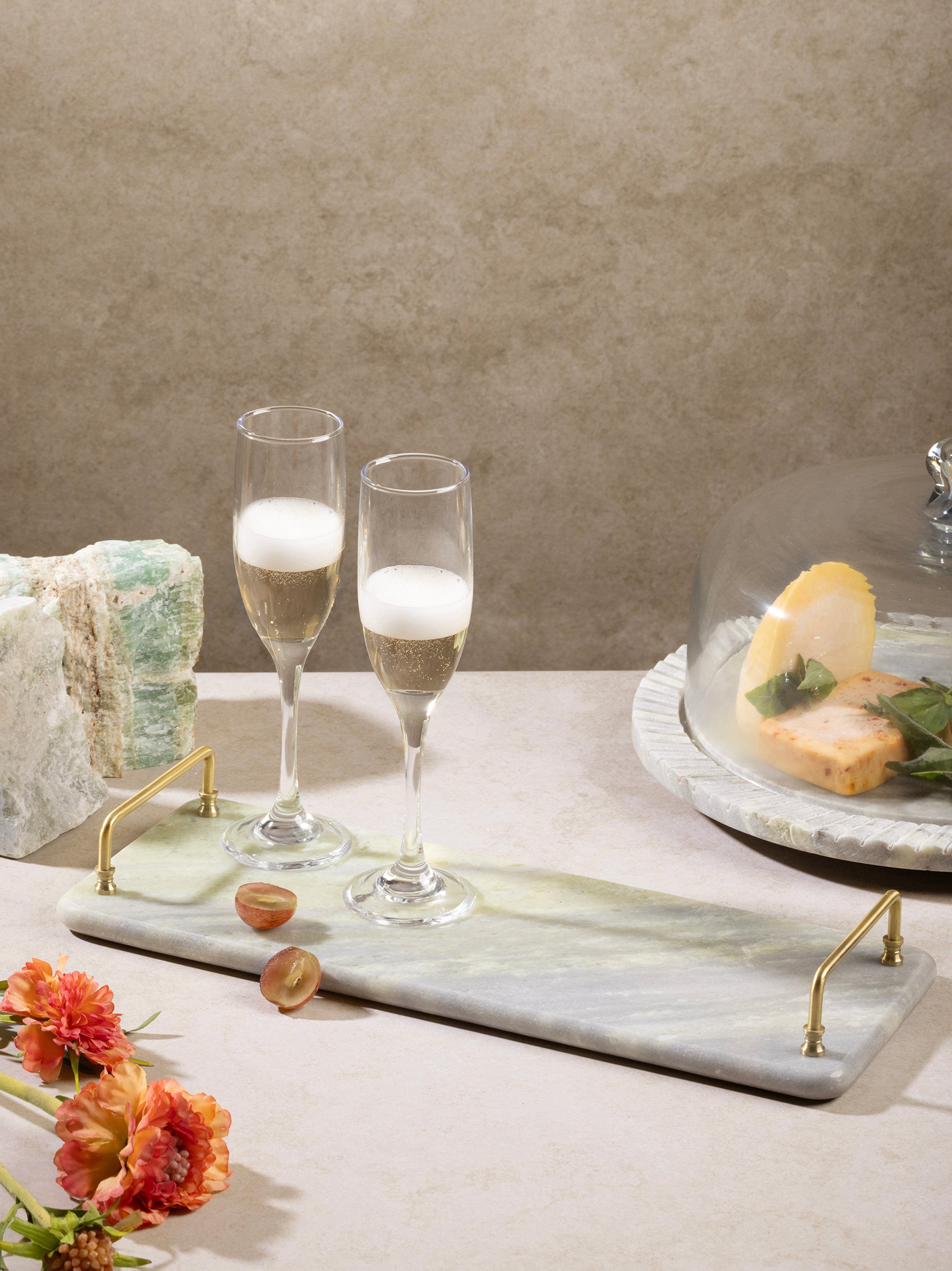 Elegant green onyx decor tray with smooth surface and natural pattern, ideal for stylish displays