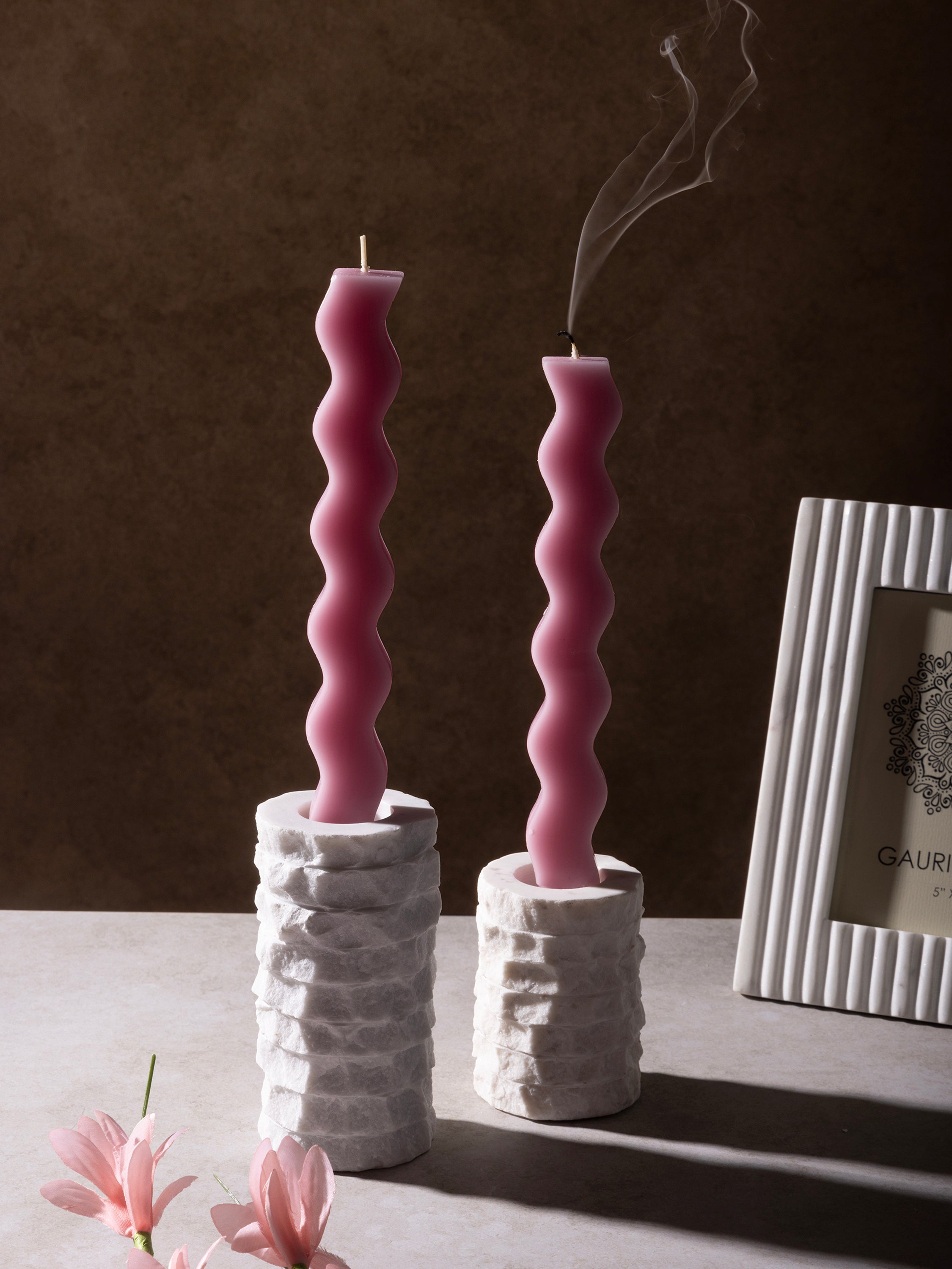 Modern marble taper holder for a refined and luxurious look