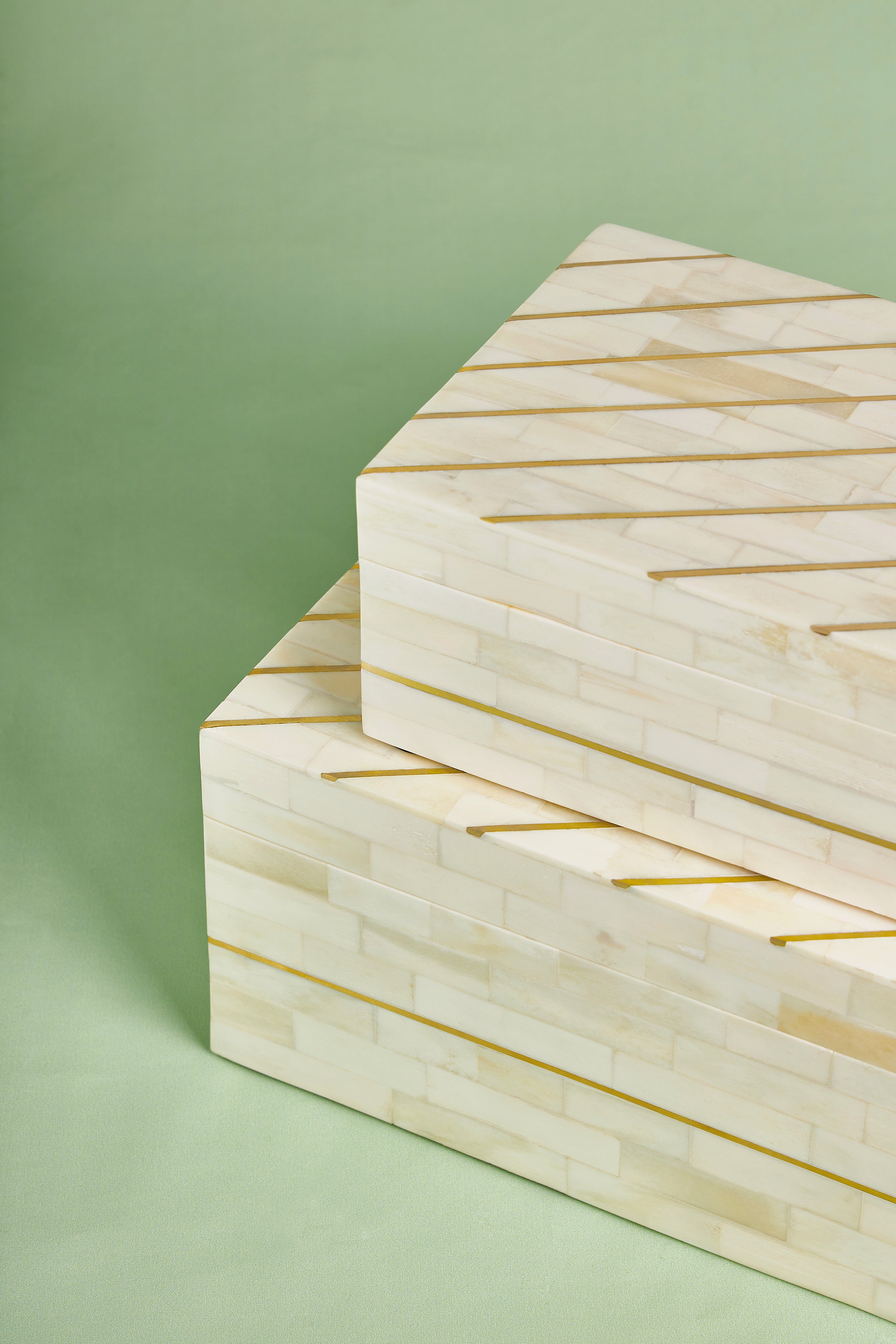 Handmade Ivory and Gold Decorative Storage Boxes
Stunning ivory-toned bone inlay boxes with gold diagonal inlay accents, perfect for home decor and storage