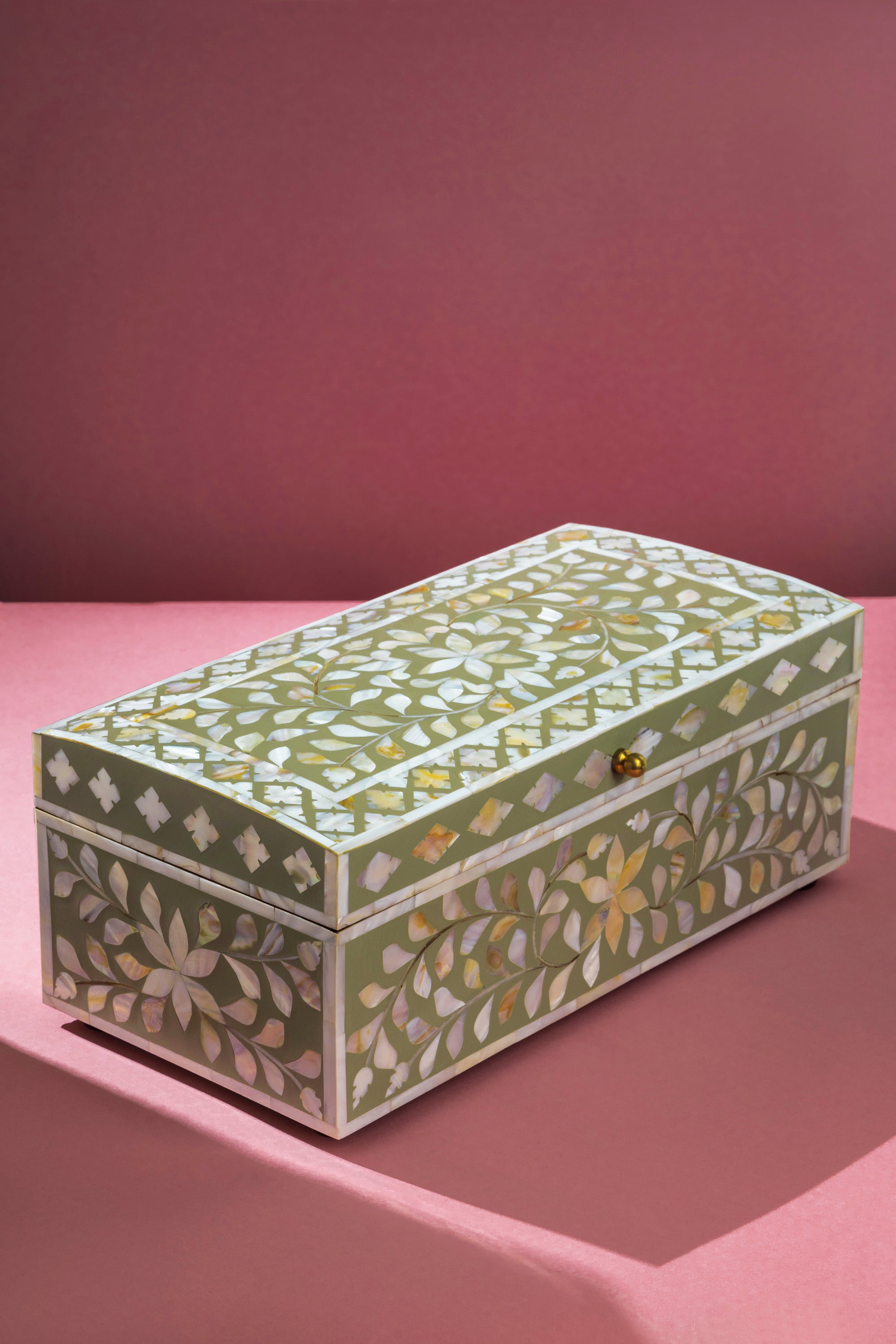 Elegant Green Bone Inlay Decorative Box with Floral Design
