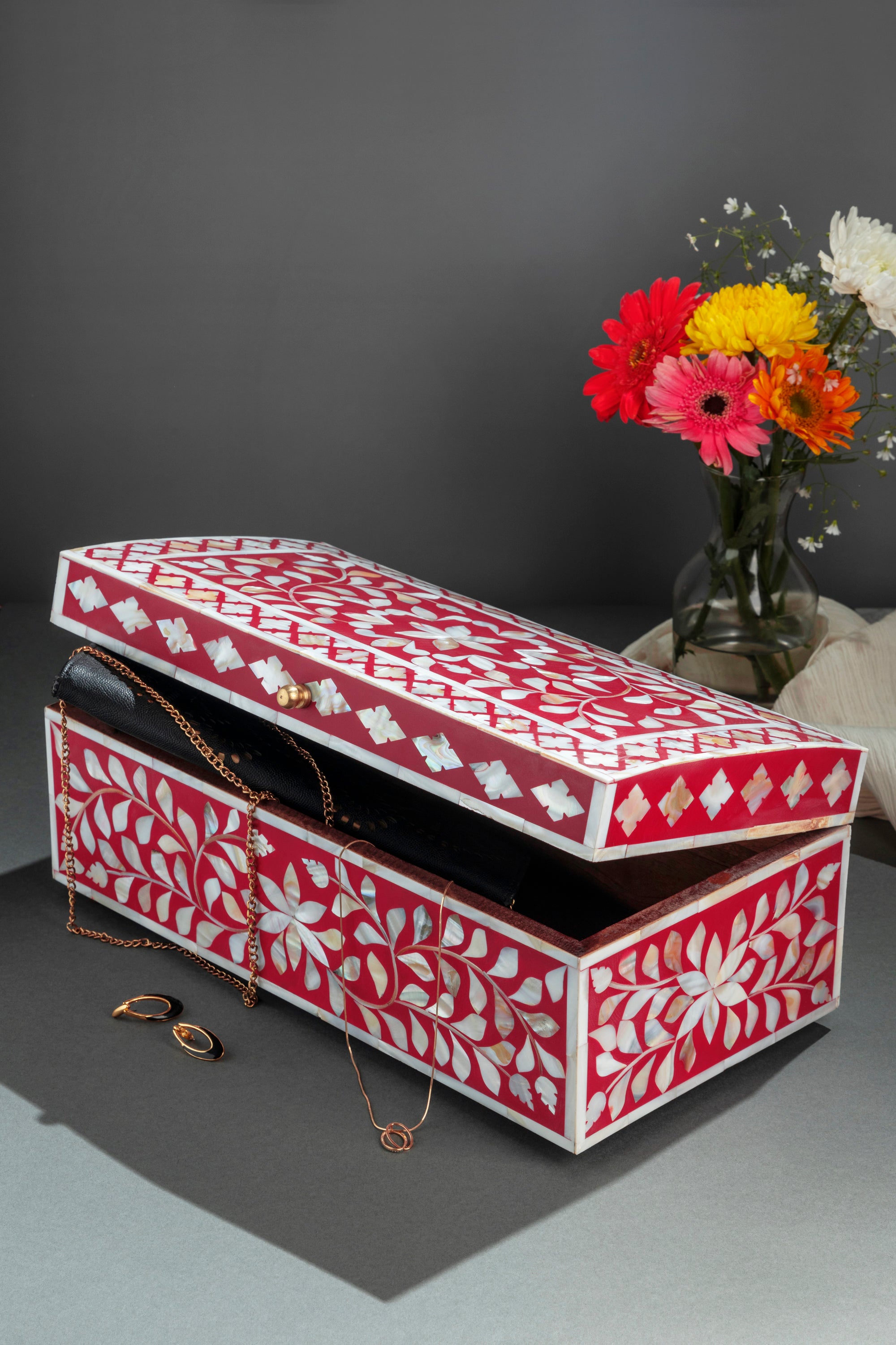 Elegant Mother of Pearl Storage Box – Luxurious Handmade Craft
