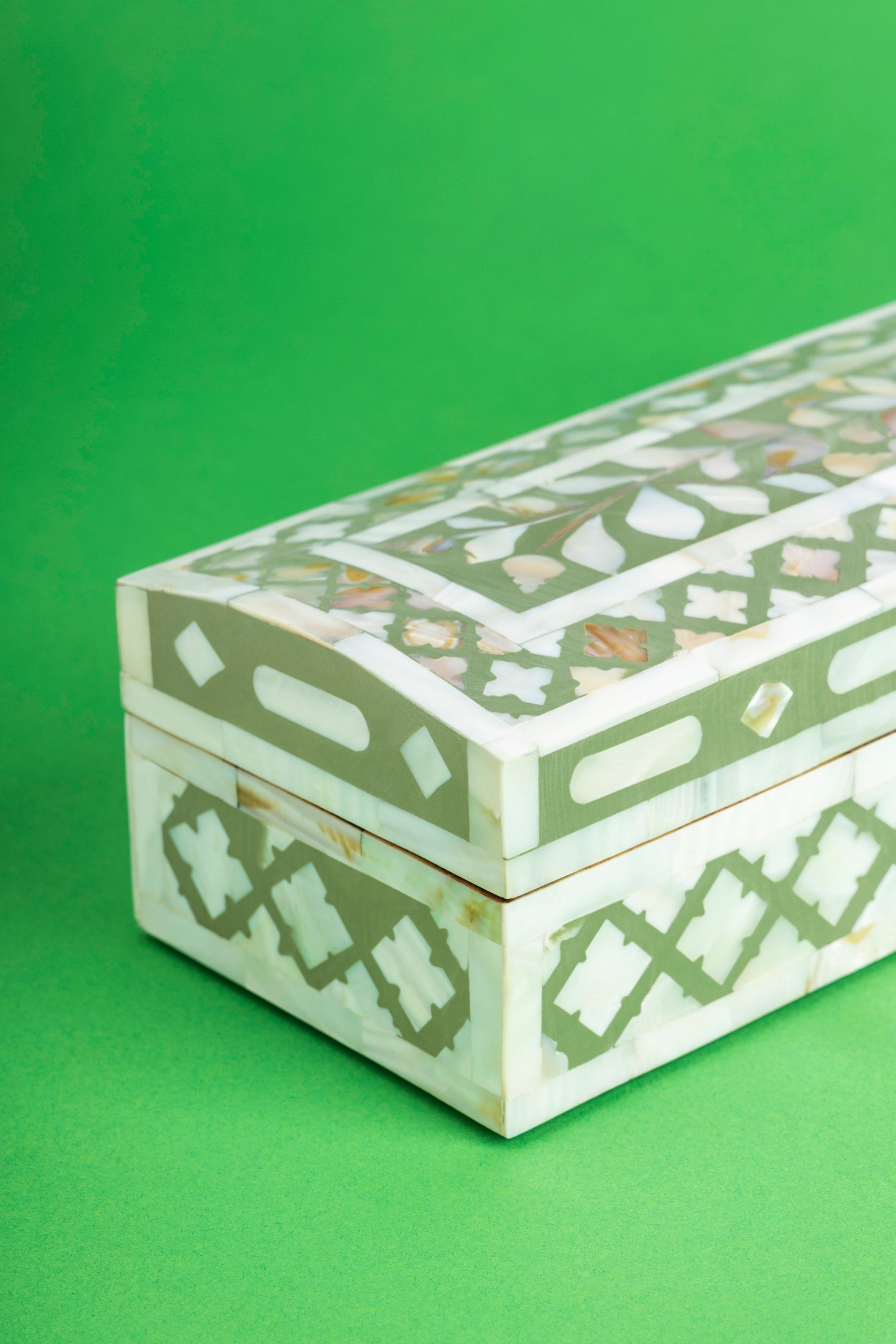 Artisan Green Decorative Storage Box – Vintage Home Décor Accent
