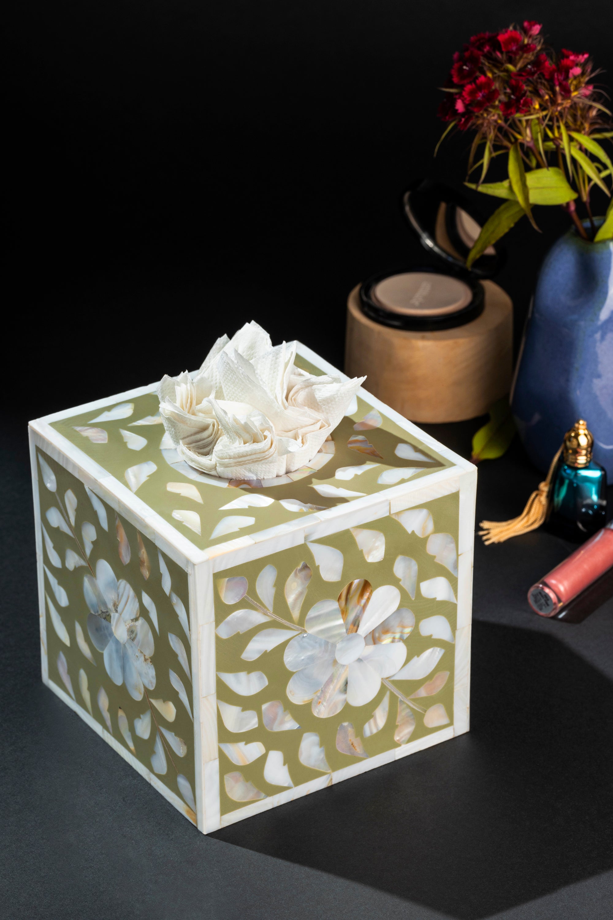 Handcrafted Floral Design Tissue Box Holder – Luxury Bathroom and Living Room Accent
