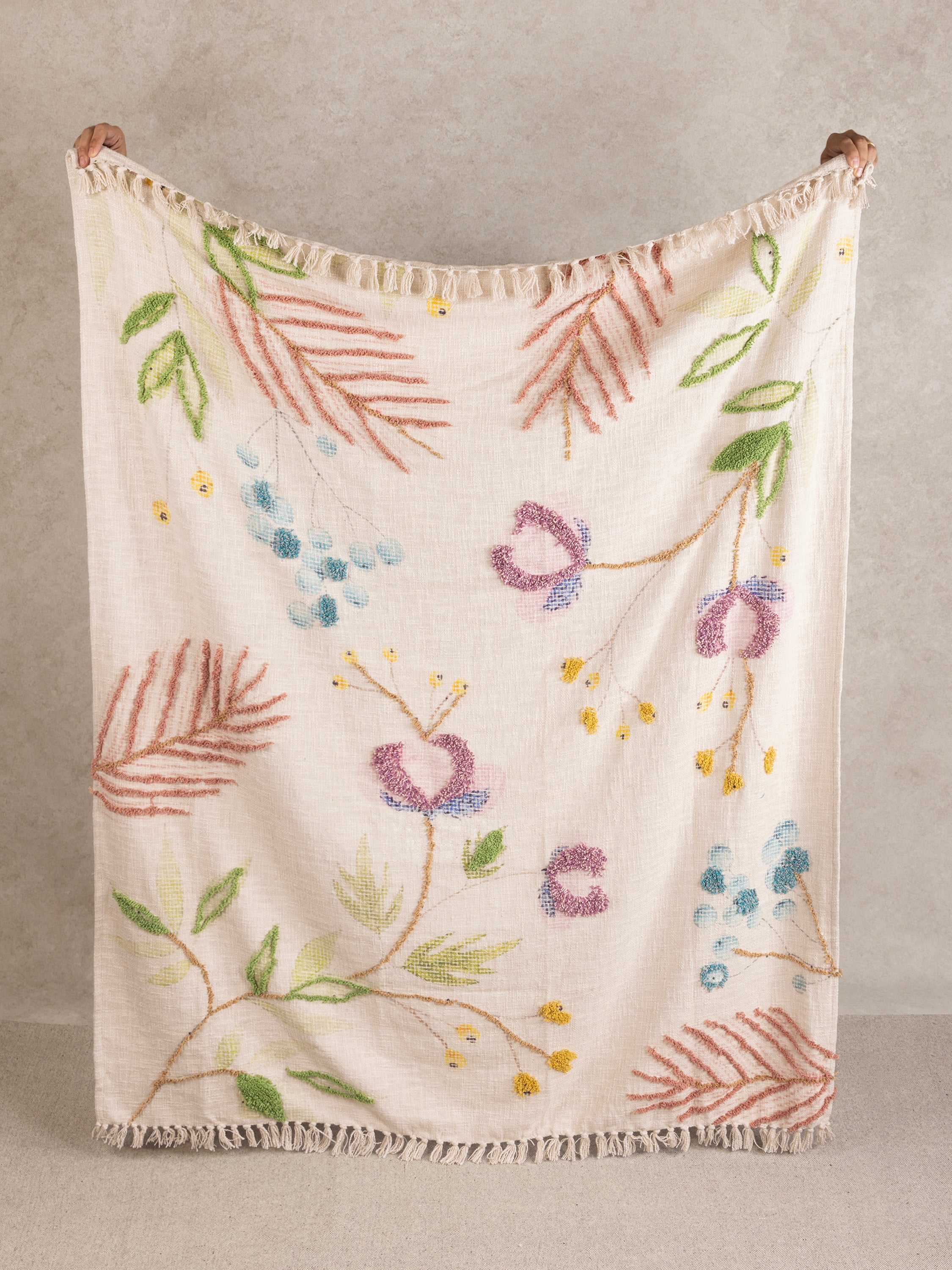 Floral Embroidered Throw Blanket with Soft Tufted Accents – A lightweight cotton throw featuring delicate floral embroidery in pastel tones, finished with subtle fringe details