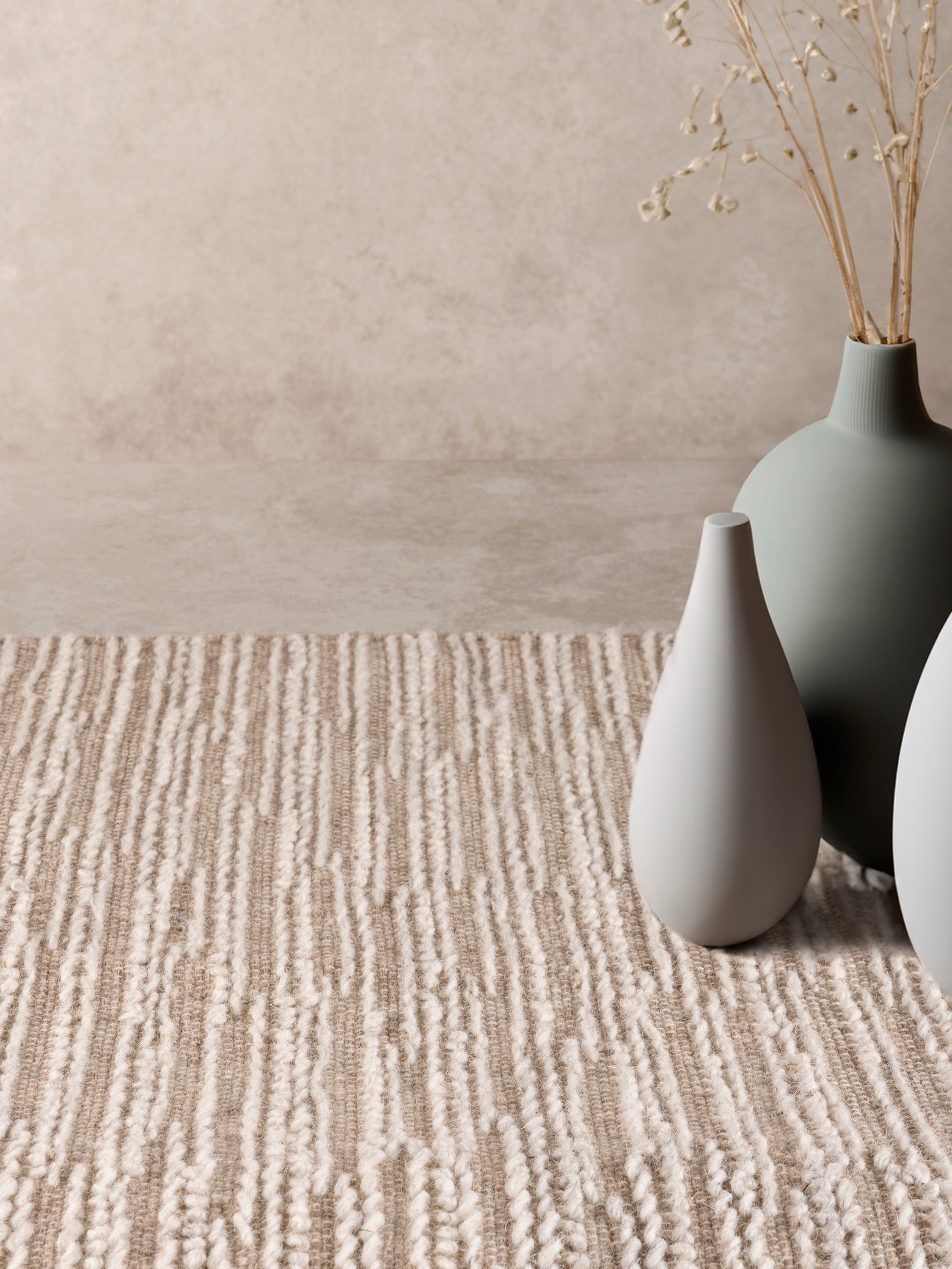 Elegant Flatweave Rug – Soft Beige Tone with Subtle Striped Pattern and Tassels
