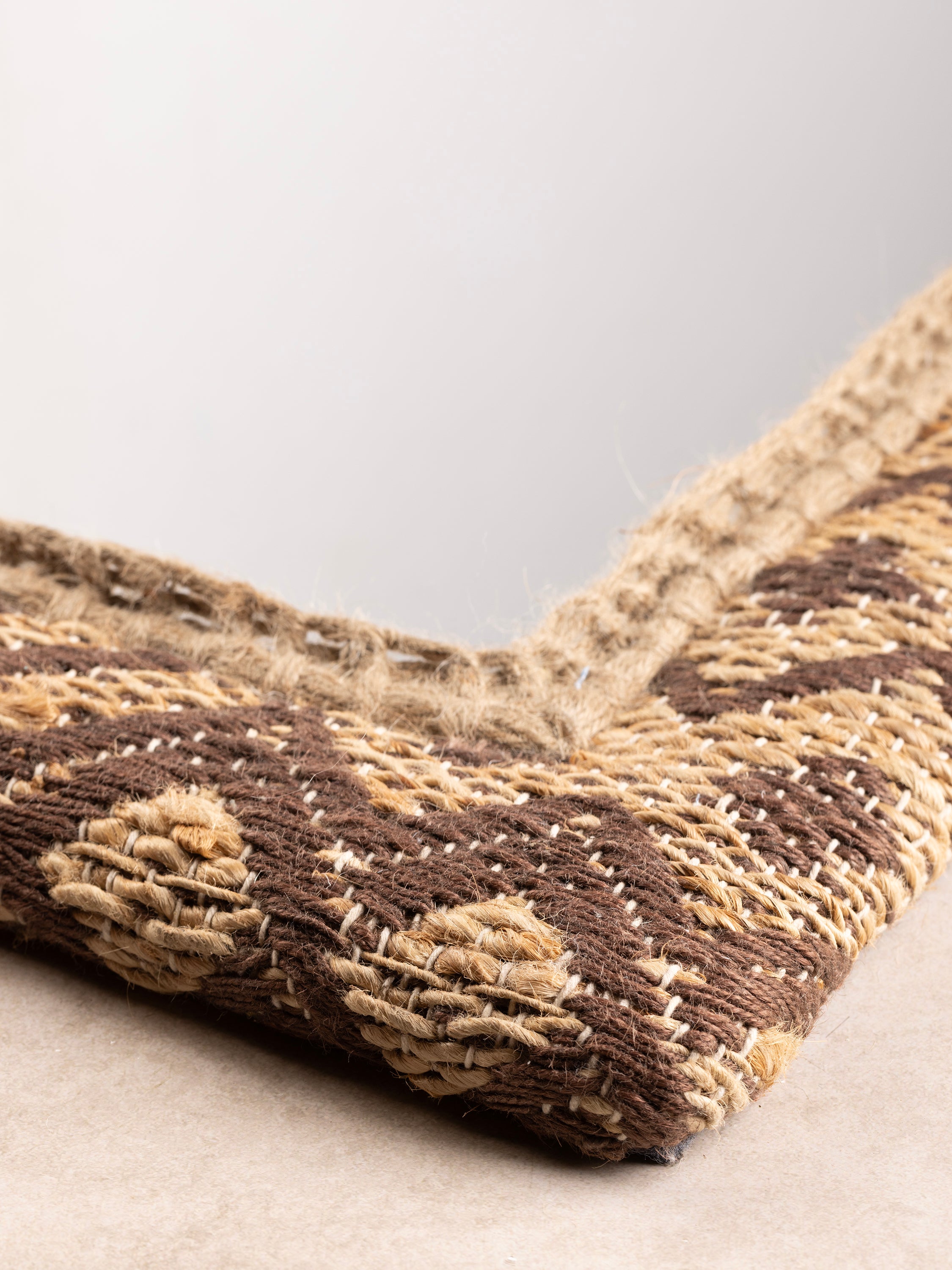 detail view showing handcrafted jute texture and mirror edge refinement