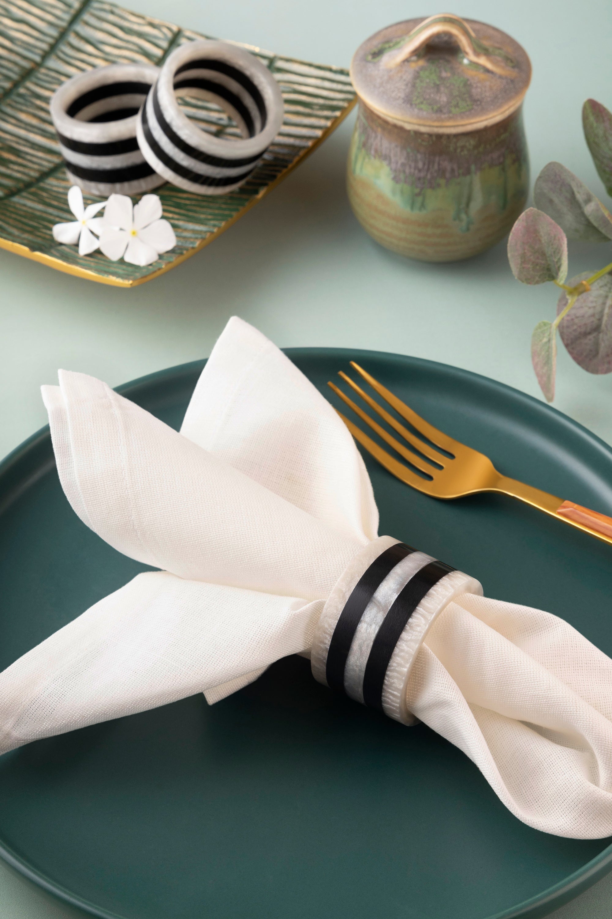 Luxury Black and Pearl Napkin Rings – Elegant Dining Table Decor Set