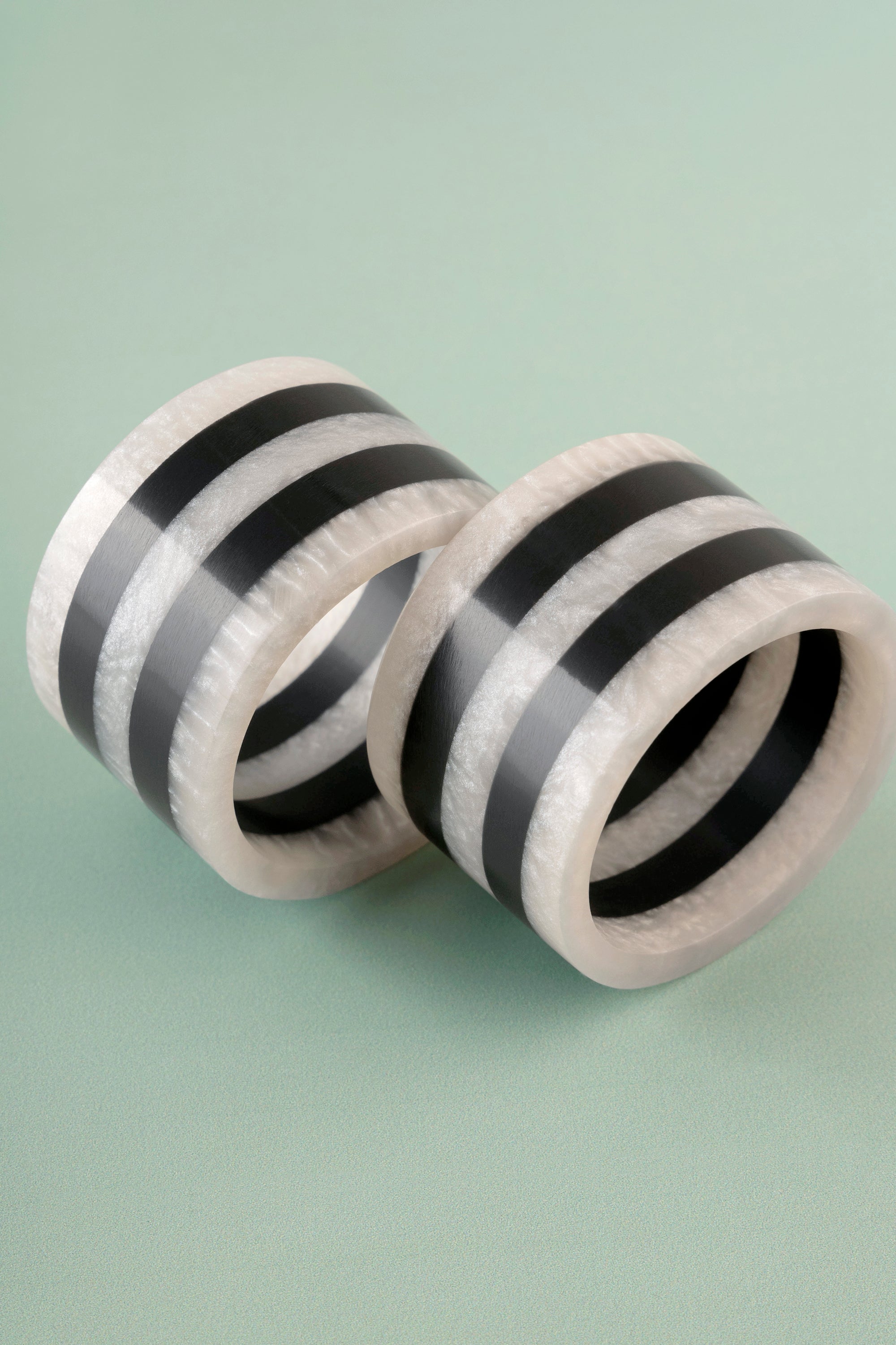 Striped Mother of Pearl Napkin Rings – Stylish Accent for Any Table Setting
