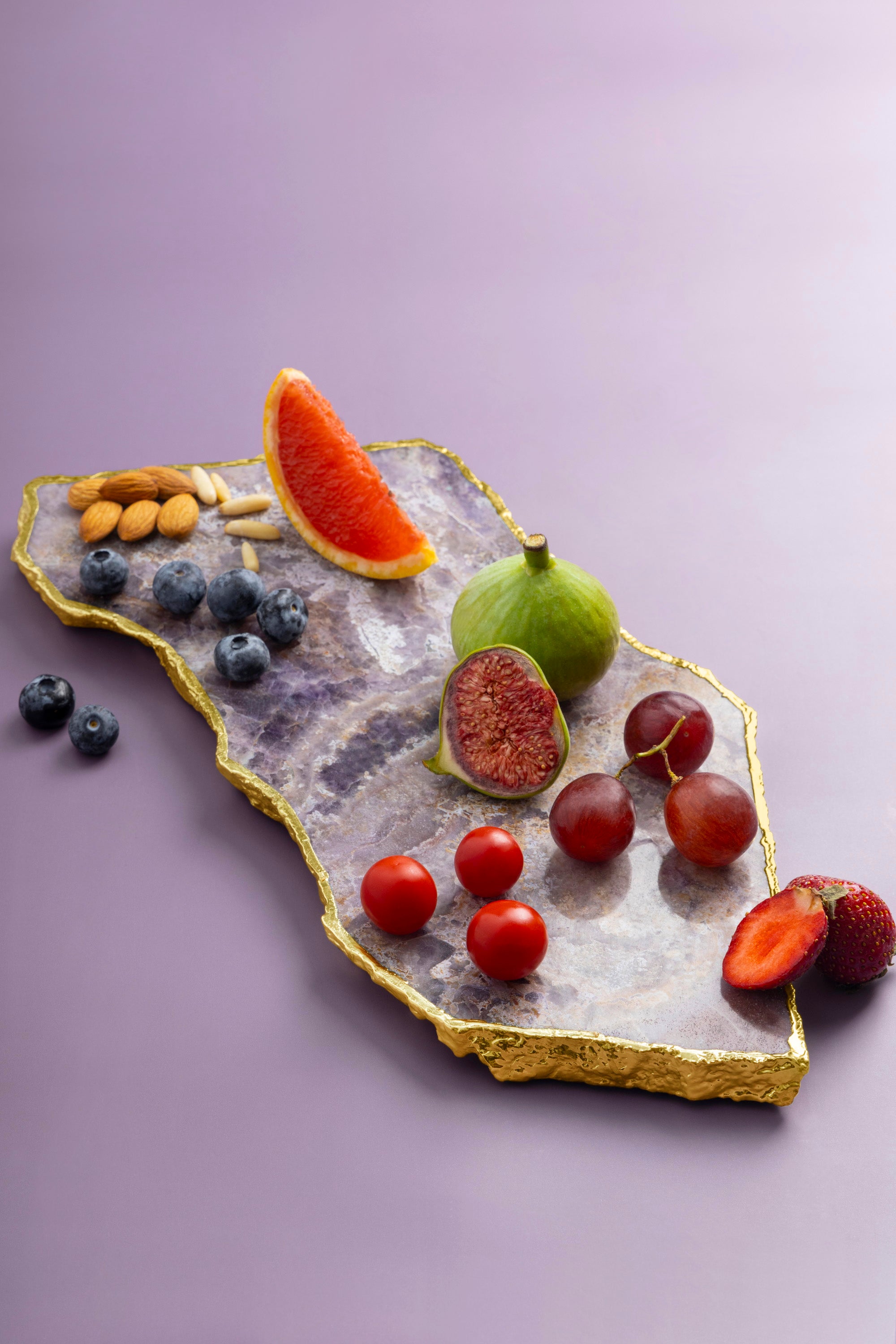 Amethyst Crystal Cheese Platter – Elegant Entertaining Essential
A stunning cheese board featuring raw amethyst with intricate natural patterns and luxurious gold trim, designed for sophisticated hosting