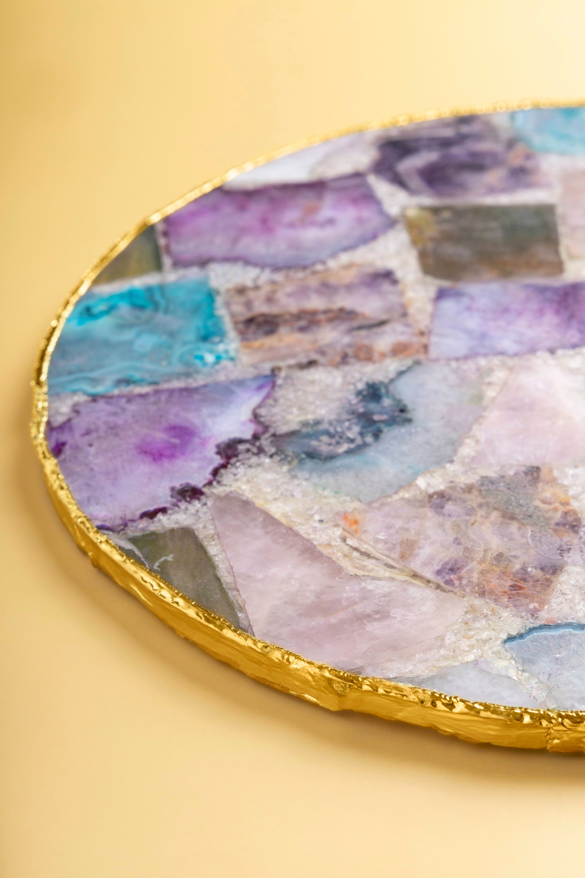 Multicolored Agate Cheese Board – Sophisticated Hosting Essential
A stylish round cheese platter featuring a vibrant mix of purple, blue, and green agate stones, designed for upscale dining and entertaining