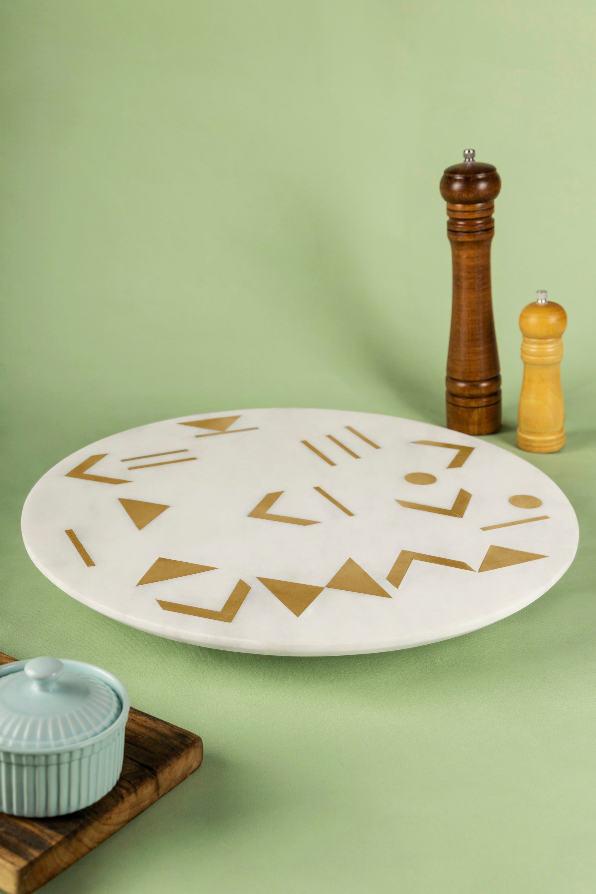 Modern Gold Inlay Marble Lazy Susan – Premium Kitchen & Dining Essential
A beautifully designed rotating marble serving platter with gold detailing, perfect for dinner parties and special occasions