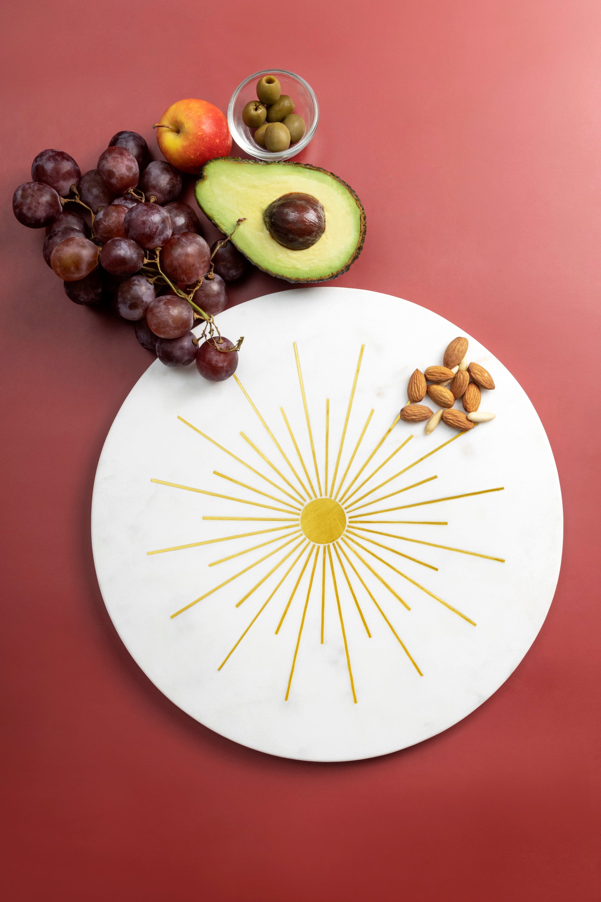 Elegant White Marble Cheese Board with Gold Inlay – Luxury Serving Tray
A premium round cheese board crafted from white marble with a stunning gold inlay, perfect for entertaining and serving appetizers