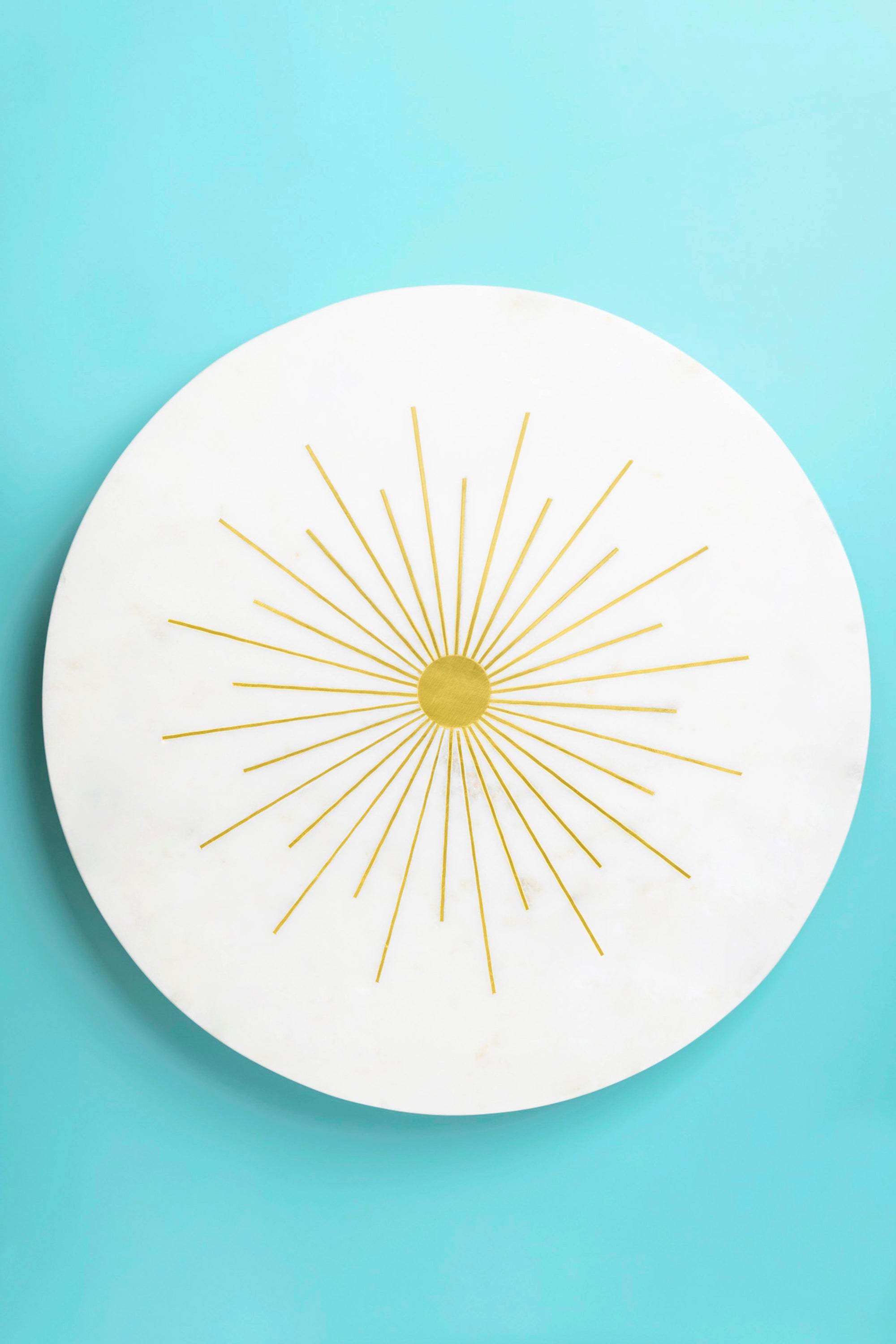 Elegant Marble Lazy Susan Turntable – 16-Inch Rotating Serving Tray
A premium white marble lazy Susan with a smooth spinning base, ideal for dining tables, charcuterie boards, or kitchen countertops