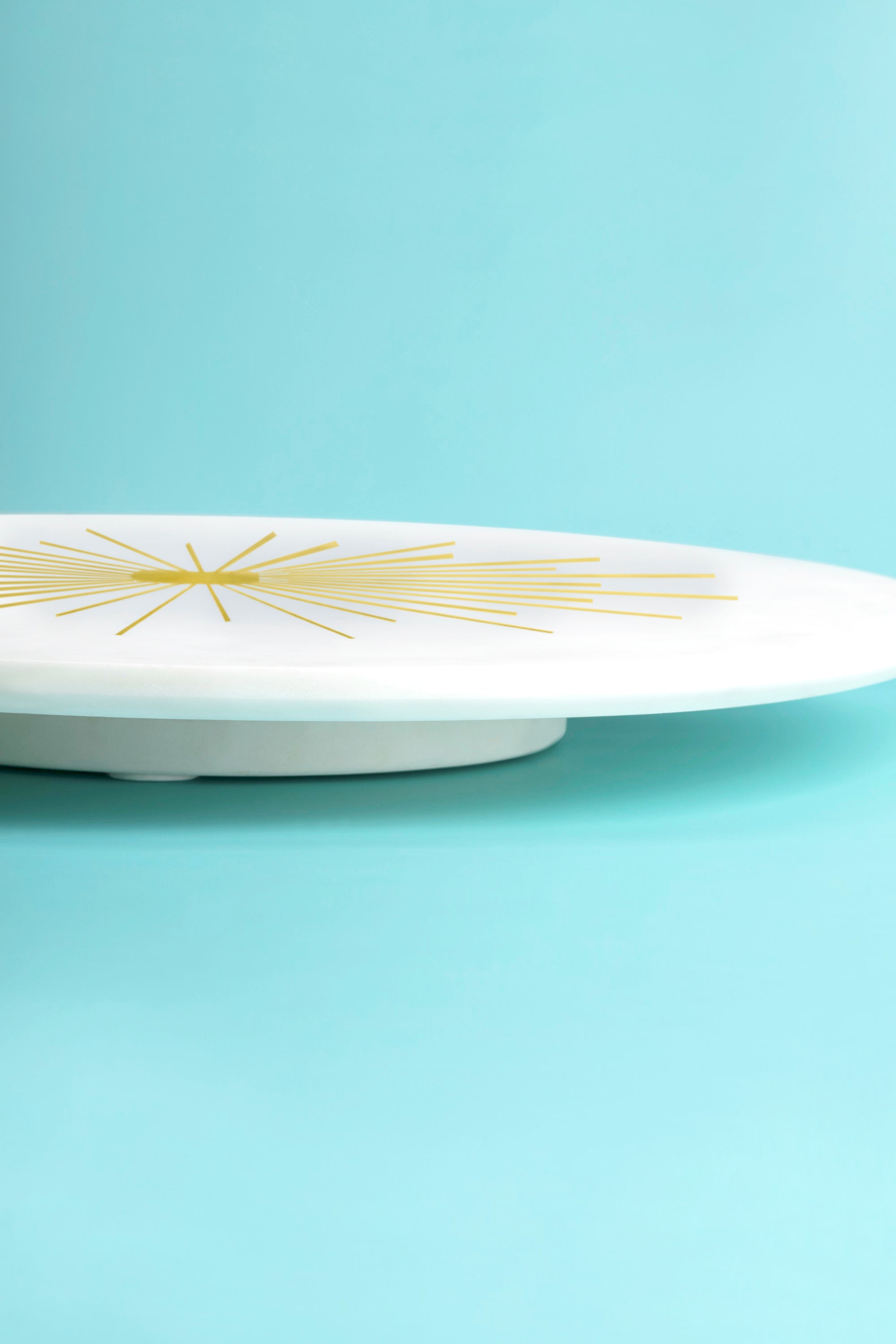 Handmade White Marble Lazy Susan – Gold Inlay Round Serving Tray
A stylish and functional lazy Susan made from high-quality white marble, featuring a stunning gold inlay design for luxurious entertaining