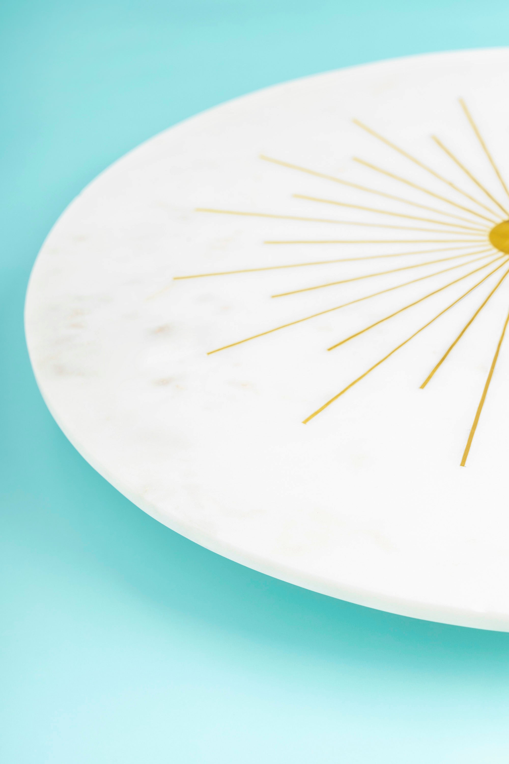 Modern White Marble Lazy Susan – Rotating Cheese Board & Centerpiece
A sophisticated and durable marble turntable, perfect for displaying and serving food at gatherings, weddings, or dinner parties