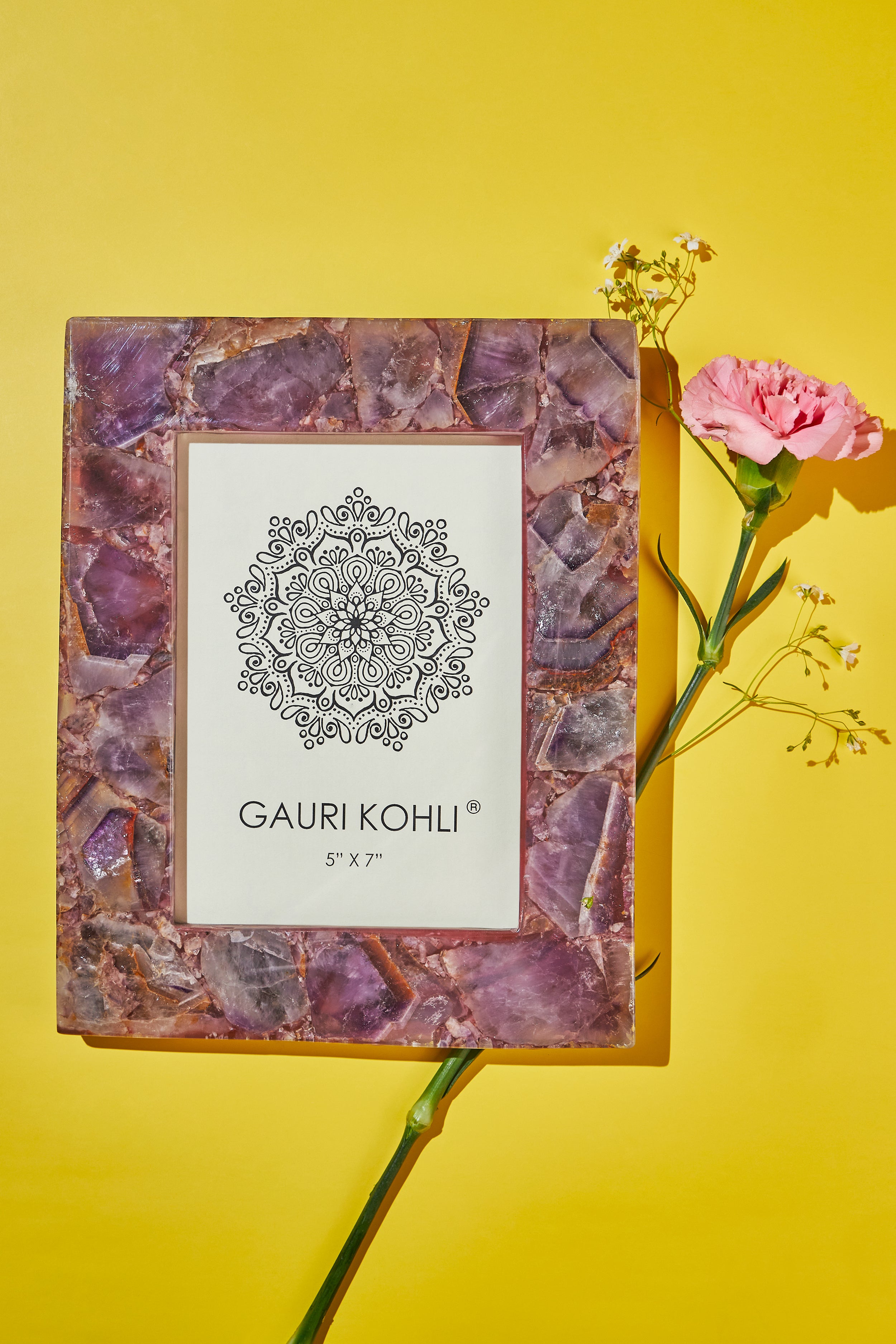 Luxury Amethyst Crystal Picture Frame – 5x7 Inch Gemstone Photo Display
A handcrafted picture frame featuring genuine amethyst crystal gemstones, perfect for adding a touch of elegance and spirituality to your home décor