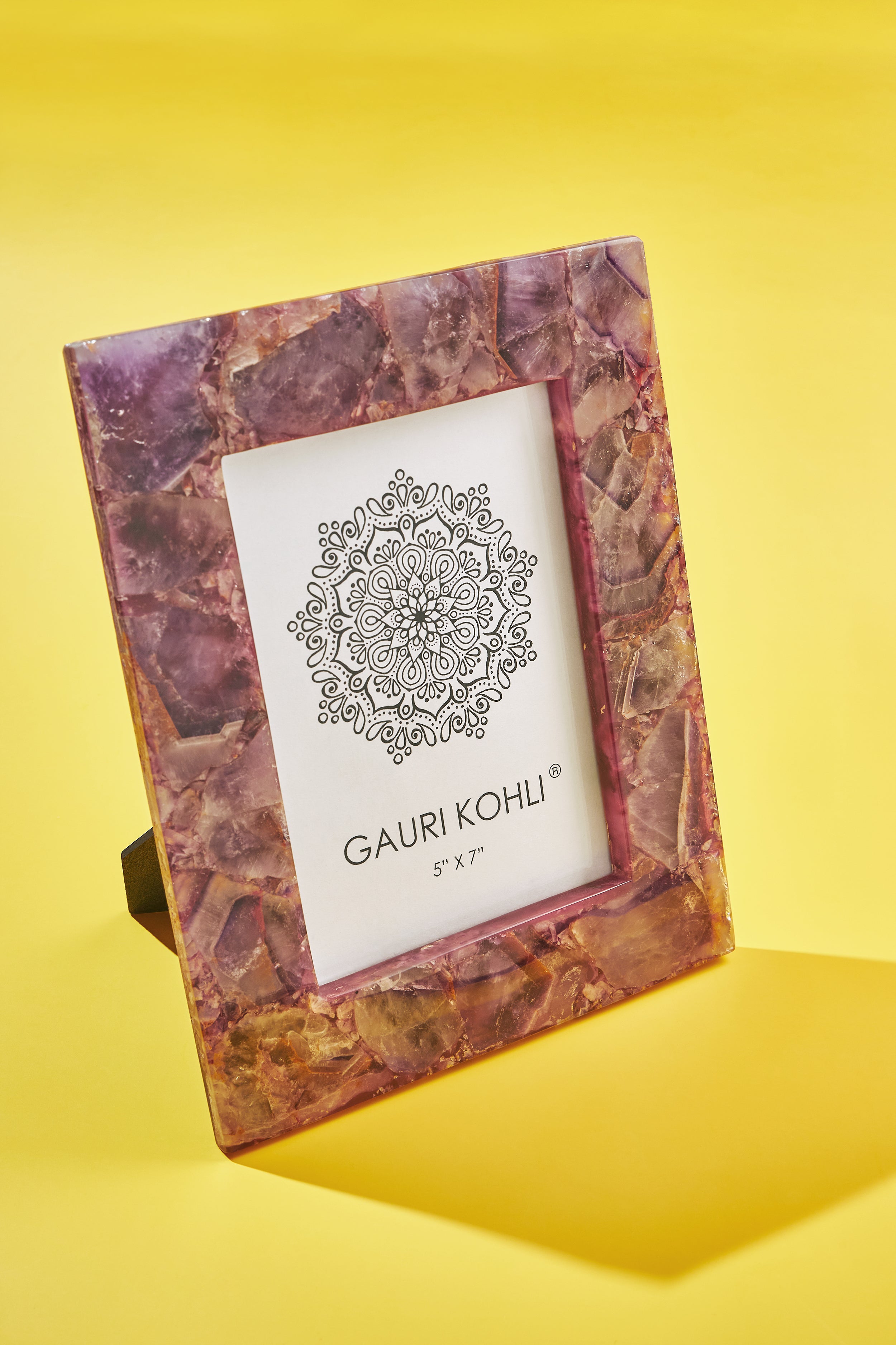 Handmade Amethyst Gemstone Photo Frame – Elegant Home Décor
A stunning 5x7-inch picture frame crafted from natural amethyst crystal pieces, designed to enhance your space with its rich purple hues and luxurious feel