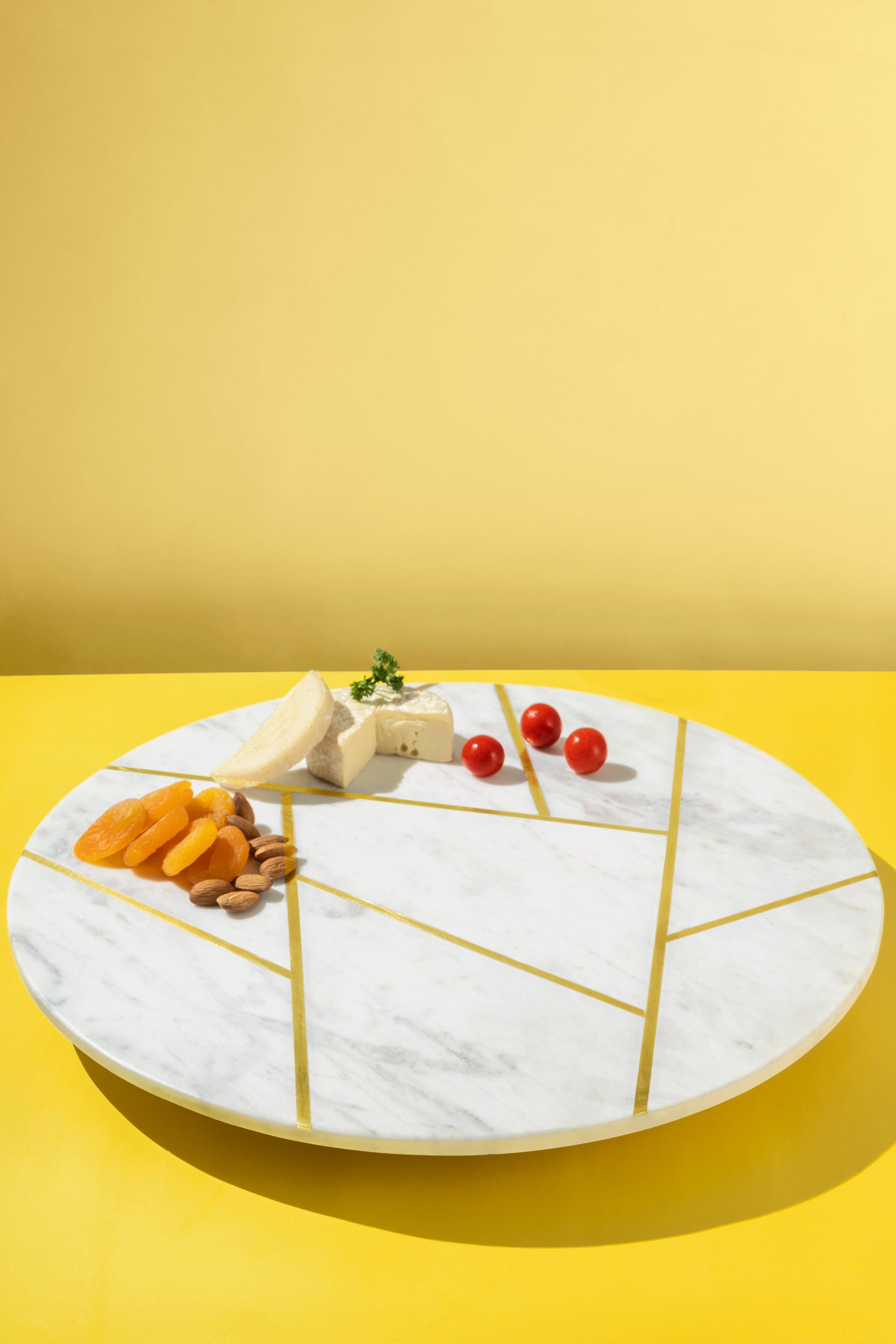 Luxury Round Marble Lazy Susan – Stylish Serving Tray with Gold Geometric Design
