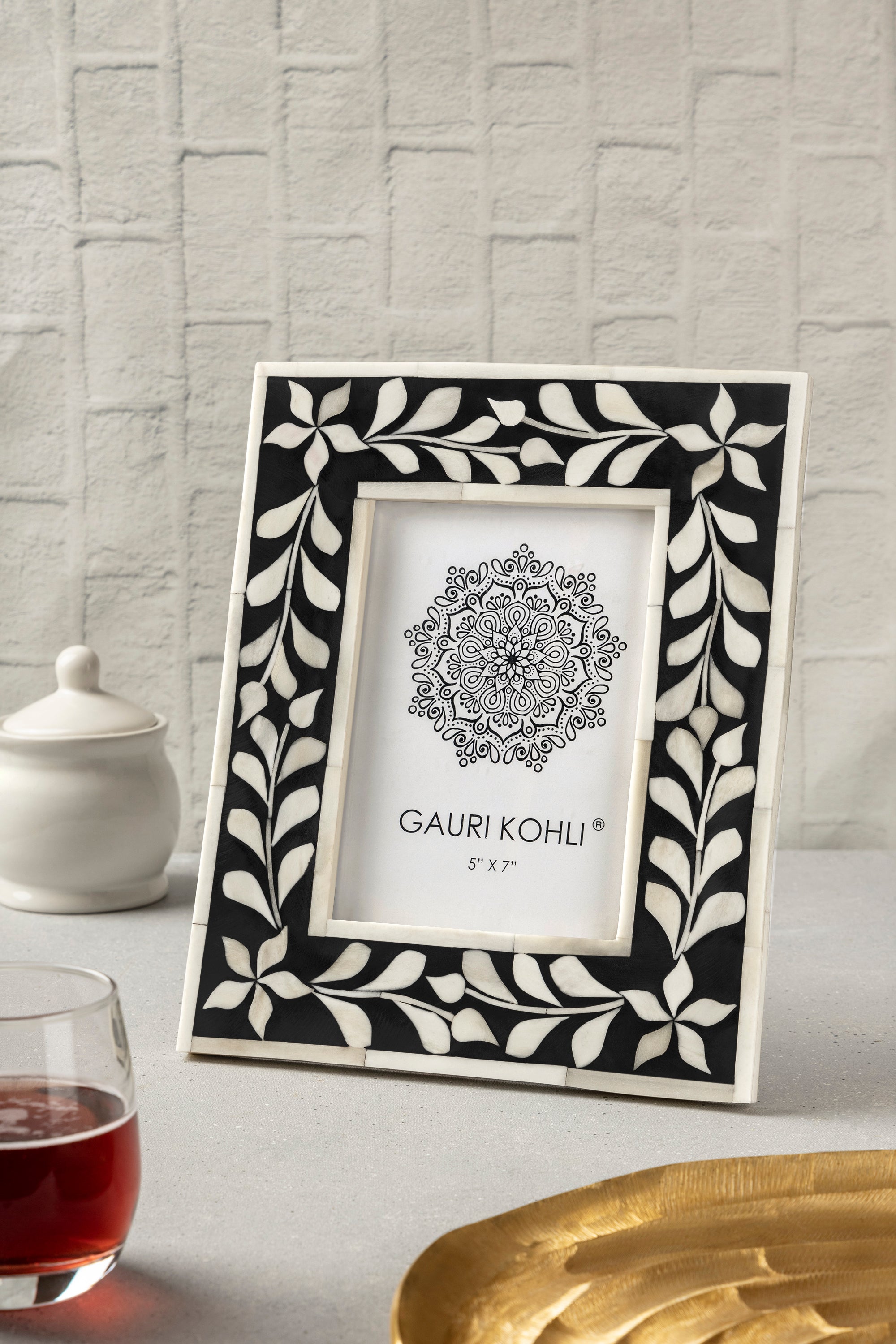 Luxury Black and White Bone Inlay Photo Frame – Stylish 5x7 Frame for Your Memories
